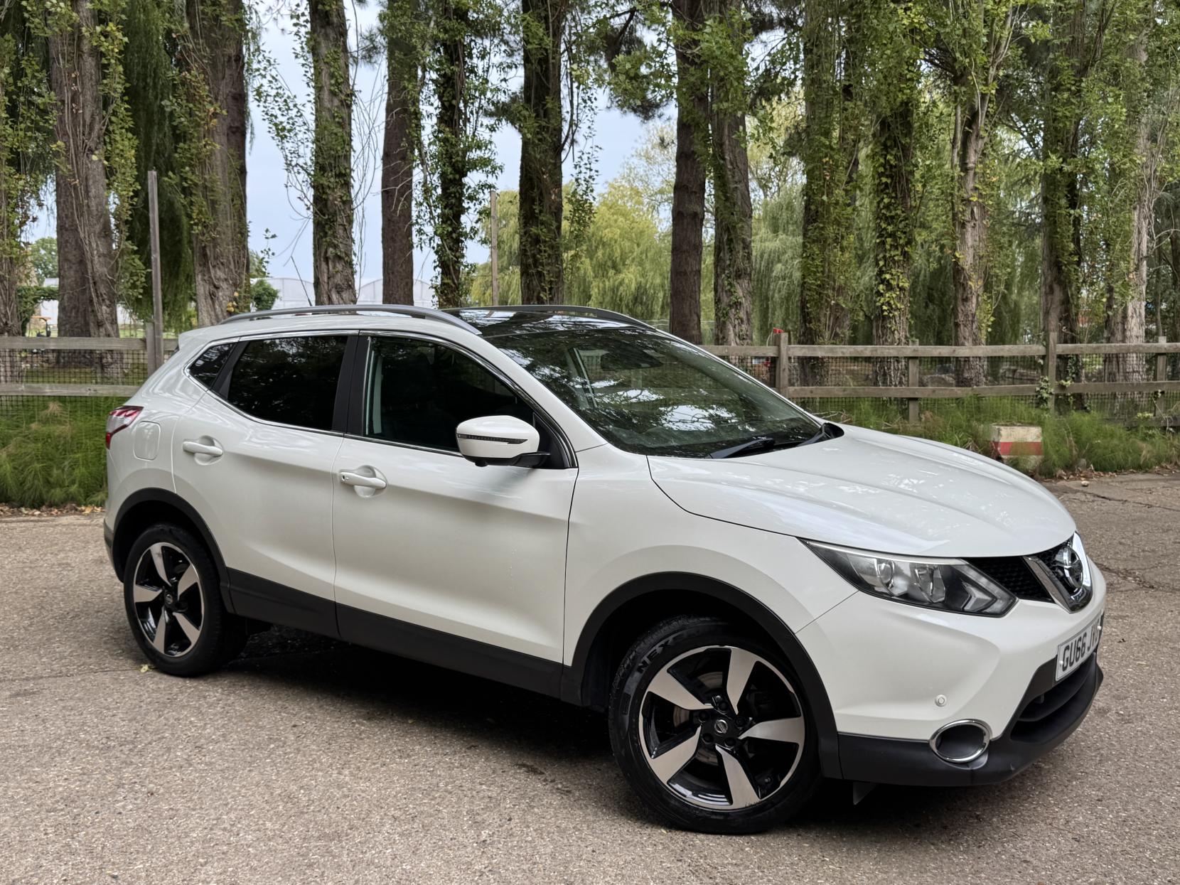 Nissan Qashqai 1.2 DIG-T N-Connecta SUV 5dr Petrol Manual 2WD Euro 6 (s/s) (115 ps)