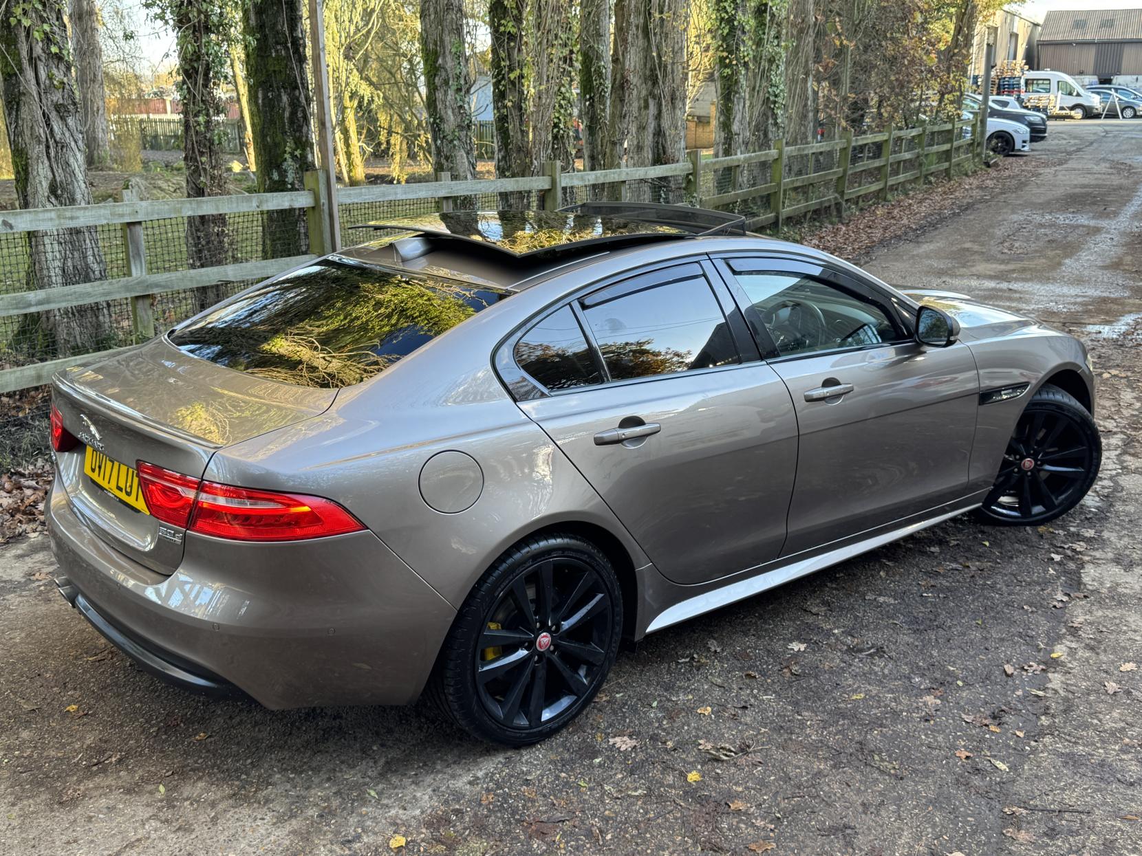 Jaguar XE 2.0d R-Sport Saloon 4dr Diesel Auto AWD Euro 6 (s/s) (180 ps)