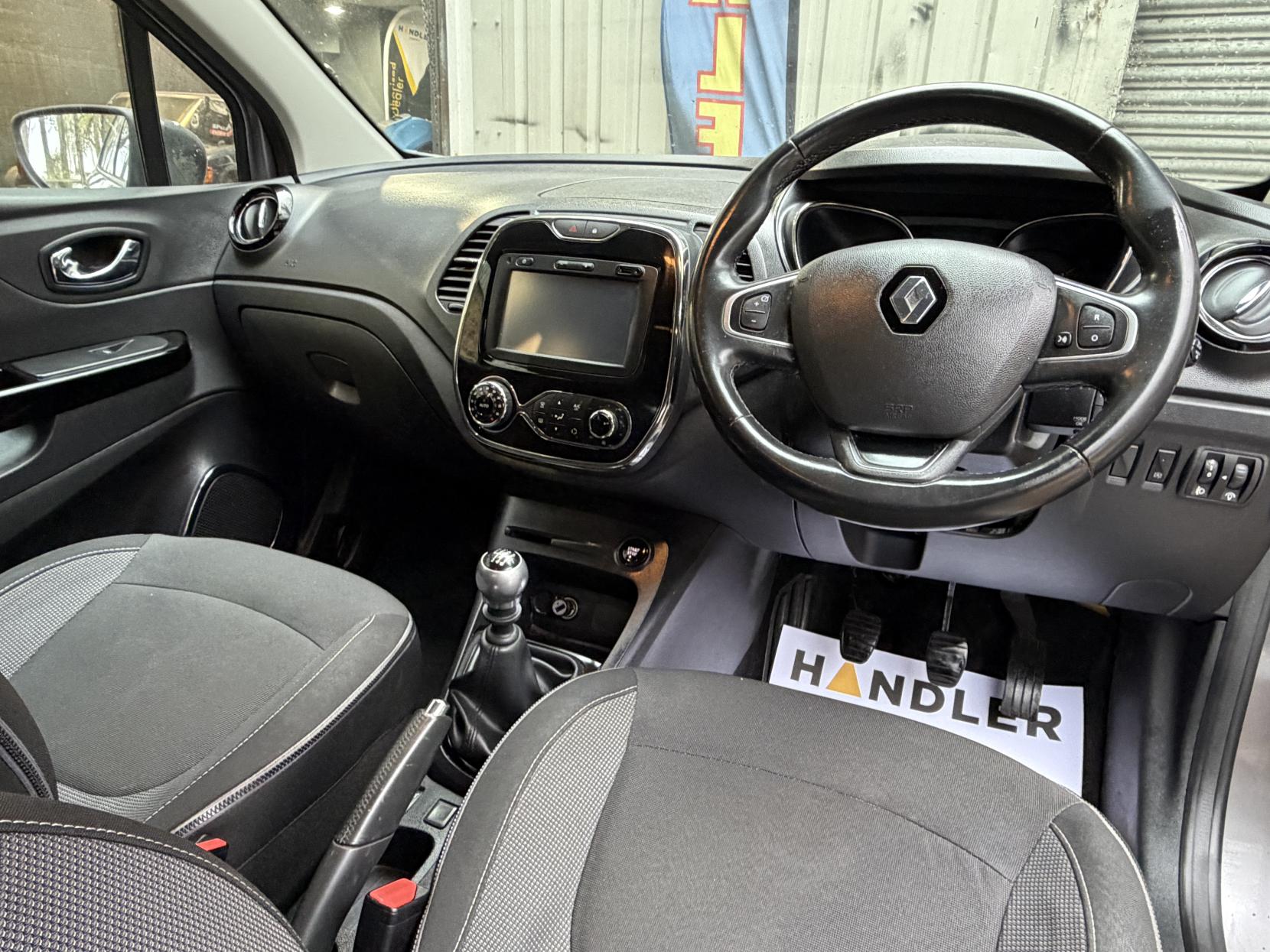 Renault Captur 1.2 TCe ENERGY Dynamique Nav SUV 5dr Petrol Manual Euro 6 (s/s) (120 ps)