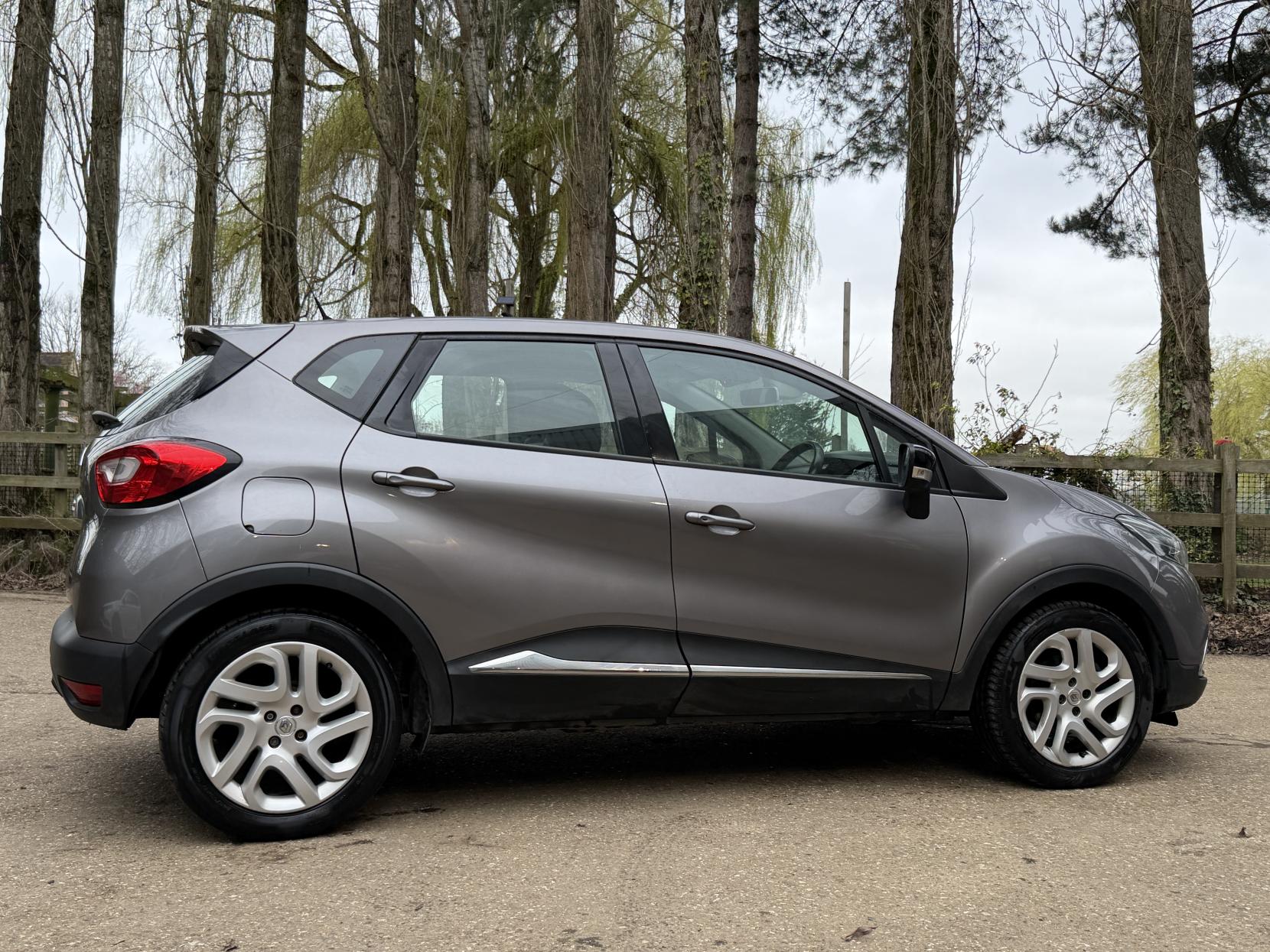 Renault Captur 1.2 TCe ENERGY Dynamique Nav SUV 5dr Petrol Manual Euro 6 (s/s) (120 ps)