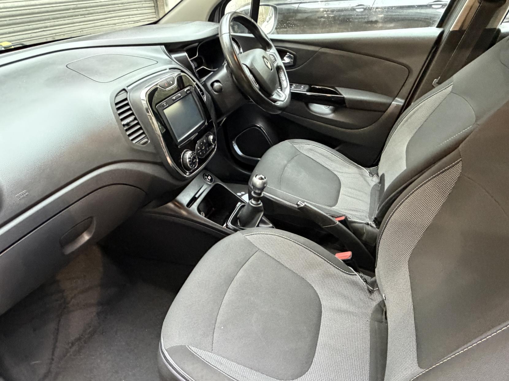 Renault Captur 1.2 TCe ENERGY Dynamique Nav SUV 5dr Petrol Manual Euro 6 (s/s) (120 ps)