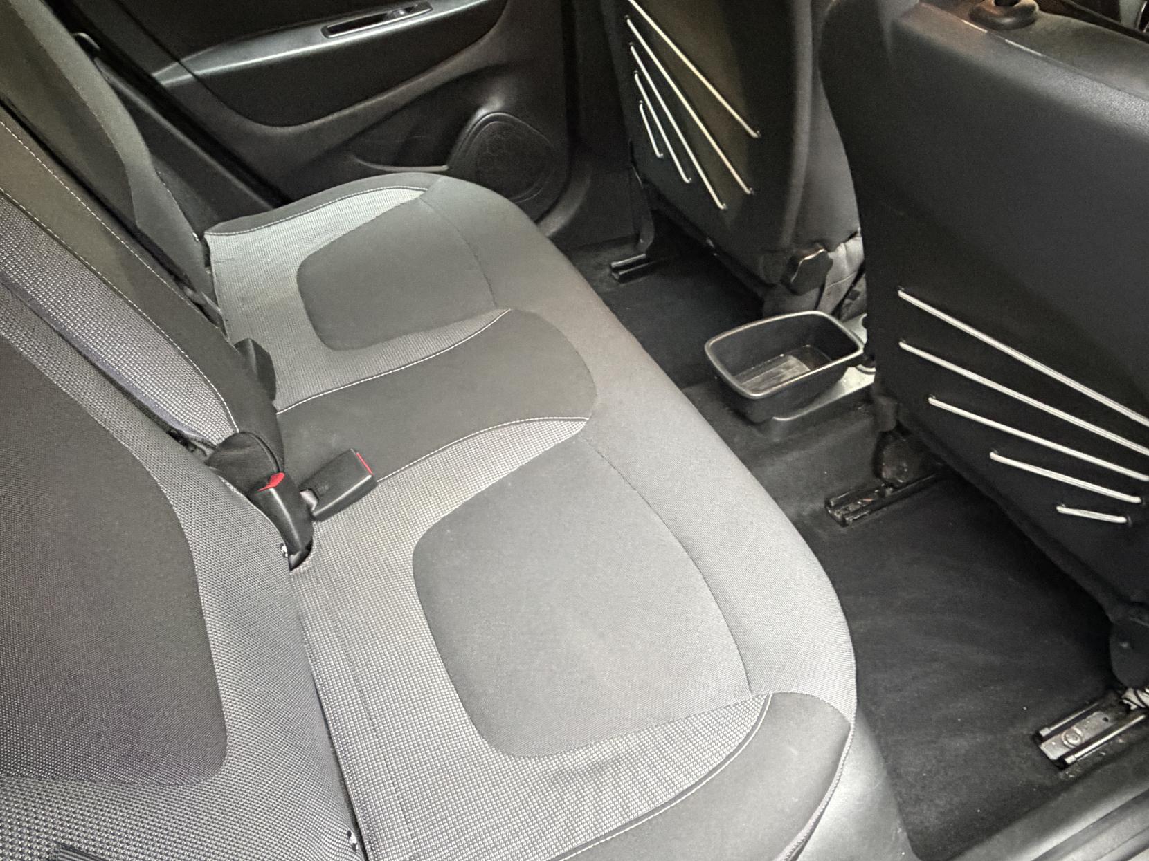 Renault Captur 1.2 TCe ENERGY Dynamique Nav SUV 5dr Petrol Manual Euro 6 (s/s) (120 ps)