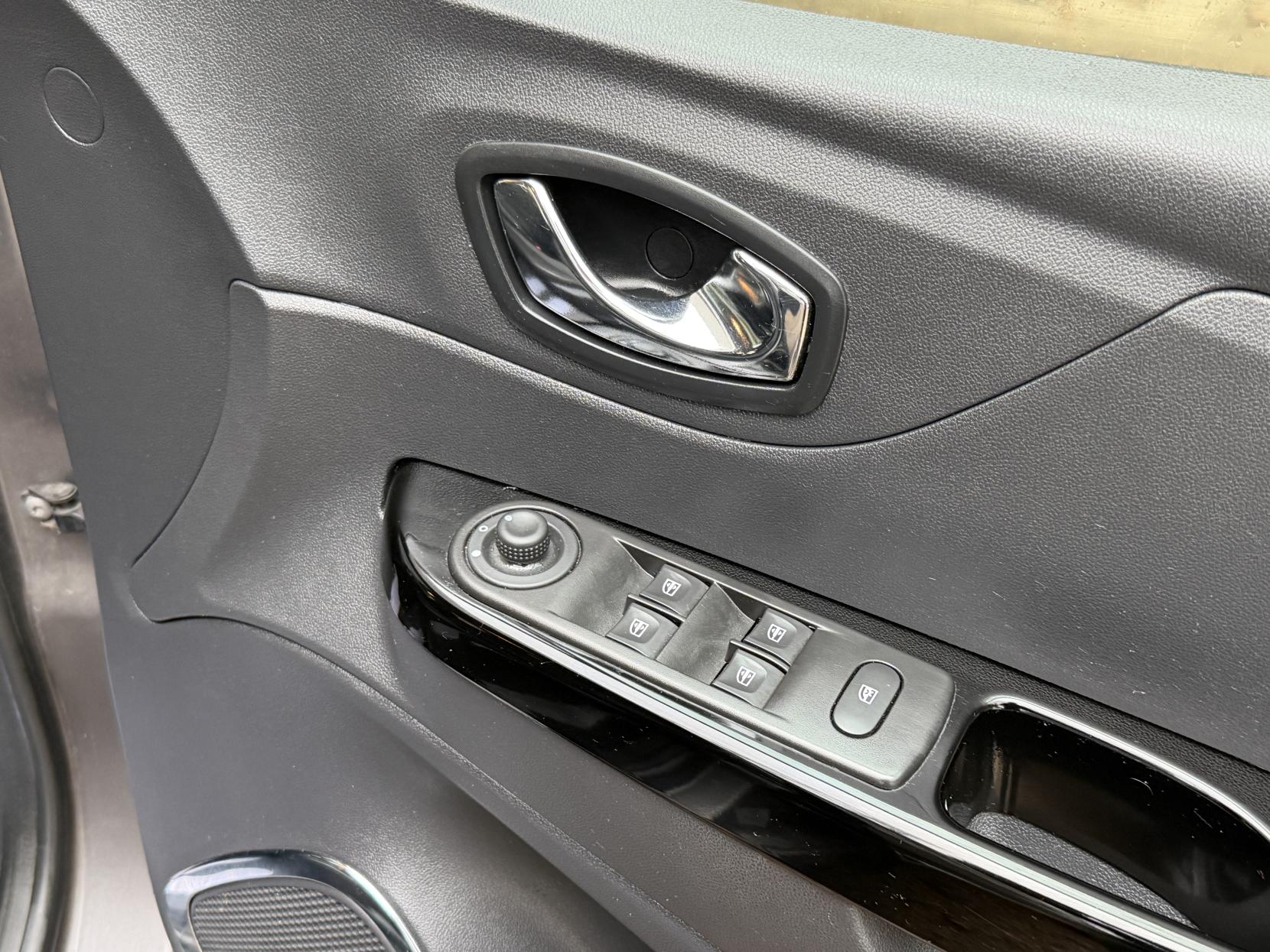 Renault Captur 1.2 TCe ENERGY Dynamique Nav SUV 5dr Petrol Manual Euro 6 (s/s) (120 ps)