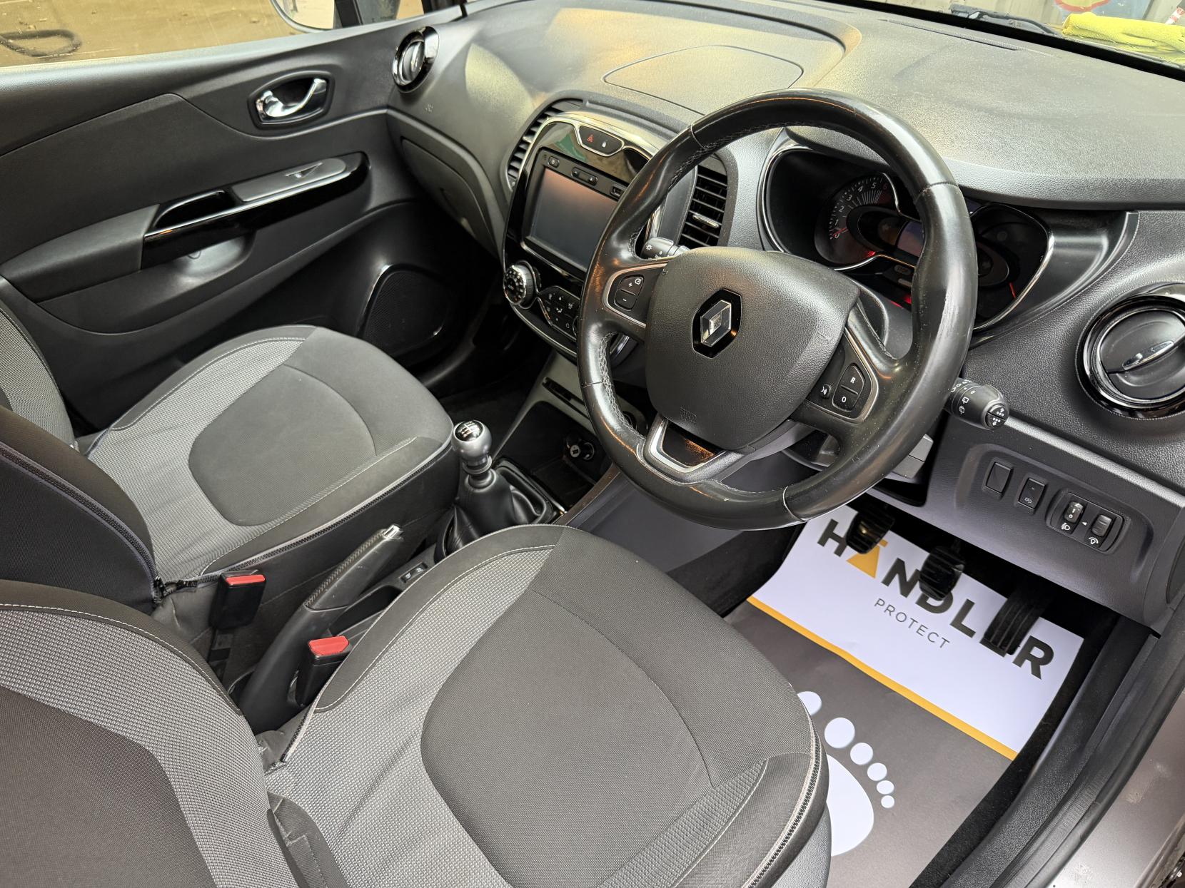 Renault Captur 1.2 TCe ENERGY Dynamique Nav SUV 5dr Petrol Manual Euro 6 (s/s) (120 ps)