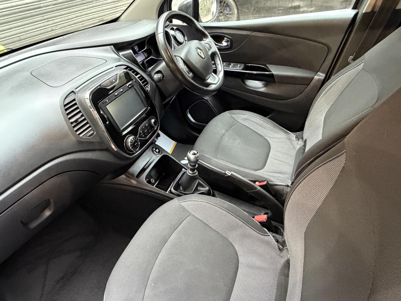 Renault Captur 1.2 TCe ENERGY Dynamique Nav SUV 5dr Petrol Manual Euro 6 (s/s) (120 ps)