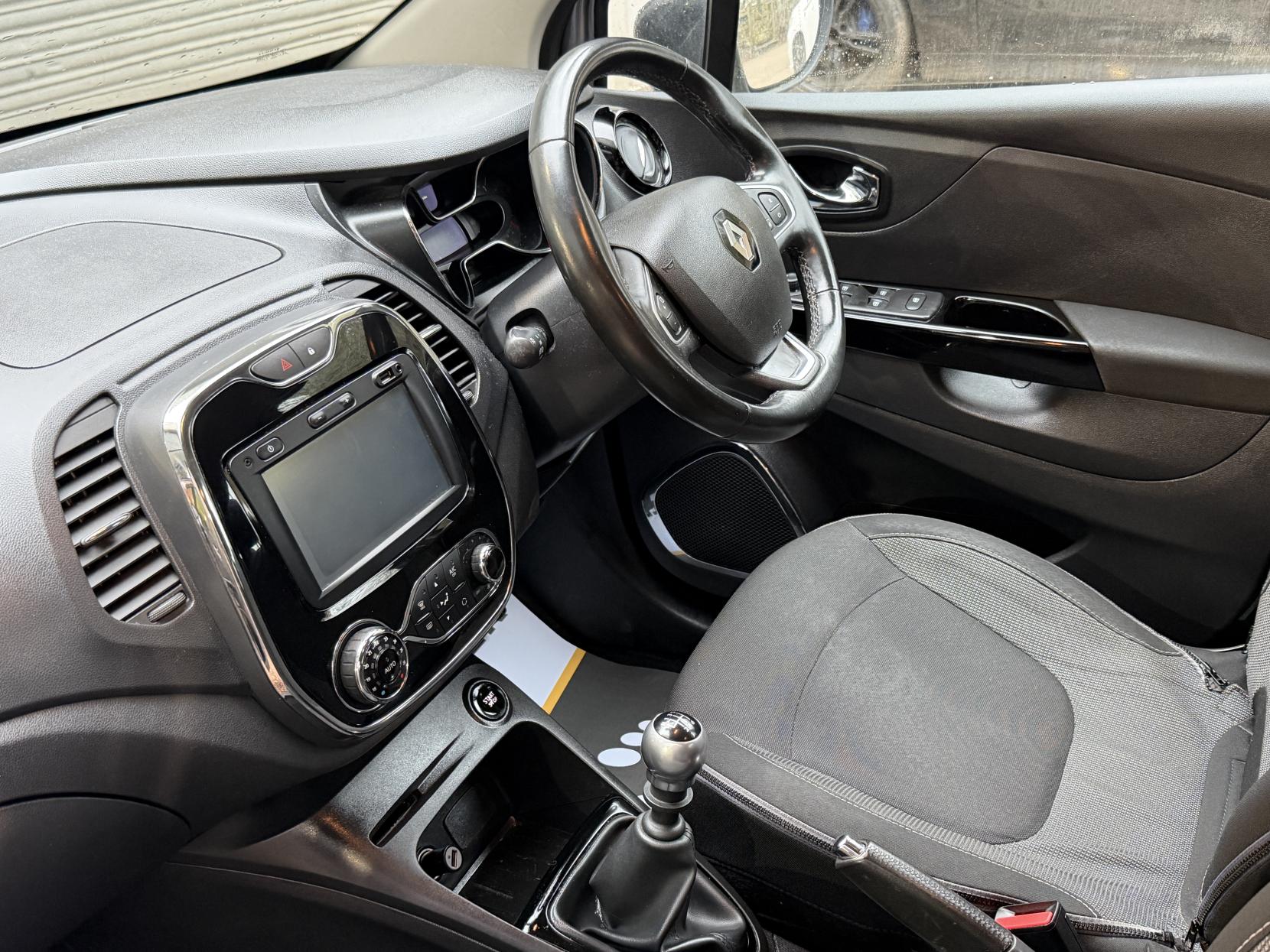 Renault Captur 1.2 TCe ENERGY Dynamique Nav SUV 5dr Petrol Manual Euro 6 (s/s) (120 ps)