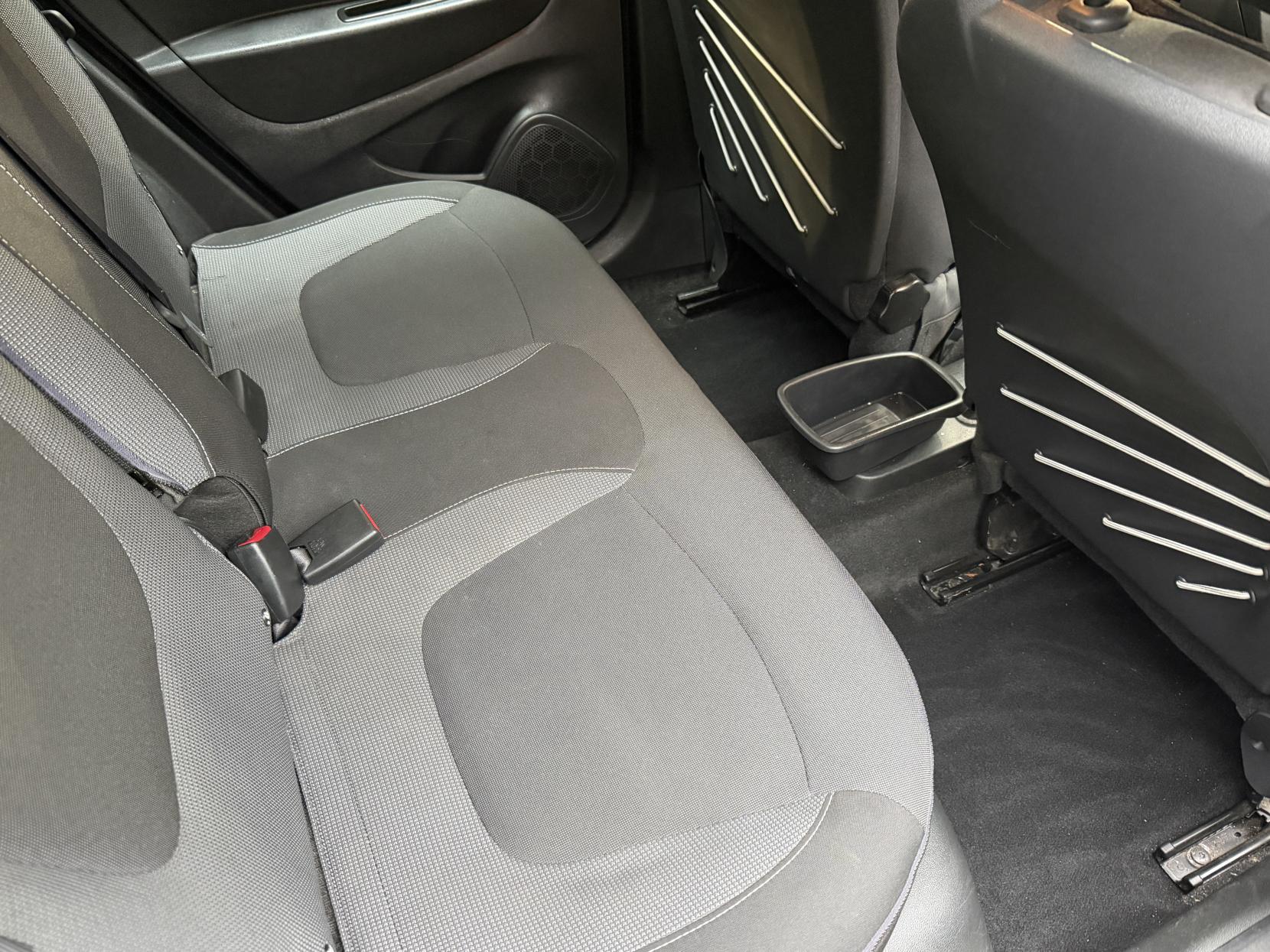 Renault Captur 1.2 TCe ENERGY Dynamique Nav SUV 5dr Petrol Manual Euro 6 (s/s) (120 ps)