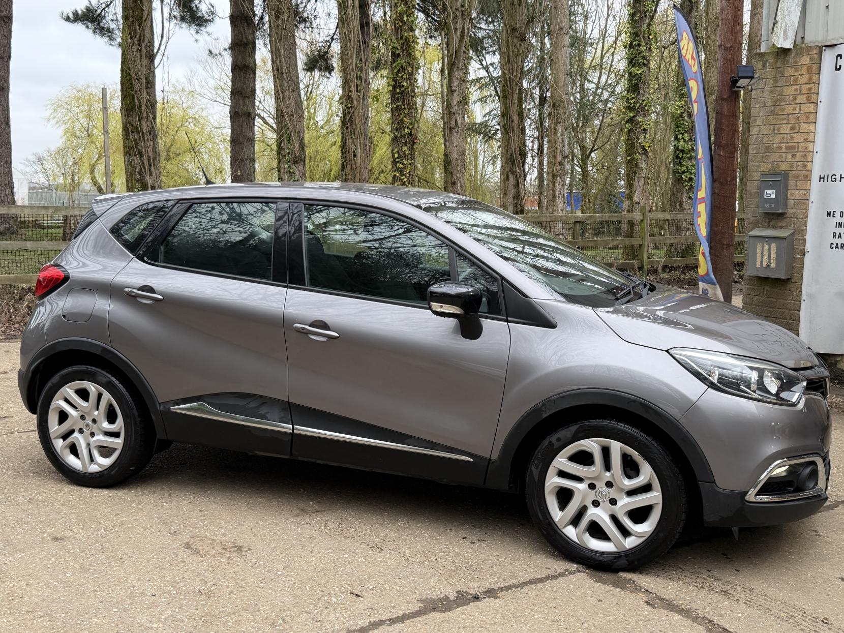 Renault Captur 1.2 TCe ENERGY Dynamique Nav SUV 5dr Petrol Manual Euro 6 (s/s) (120 ps)