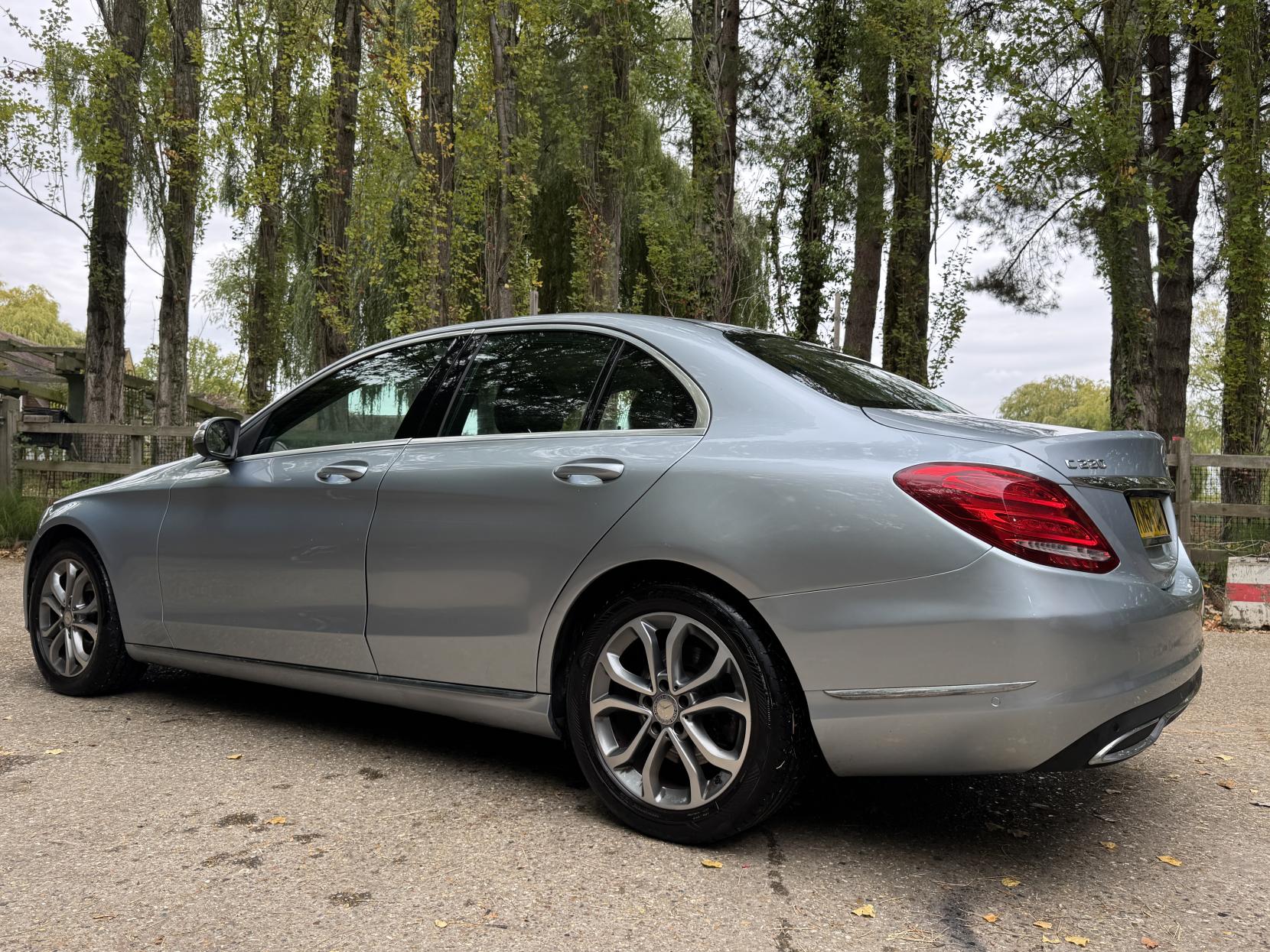 Mercedes-Benz C Class 2.1 C220 BlueTEC Sport Saloon 4dr Diesel G-Tronic+ Euro 6 (s/s) (170 ps)