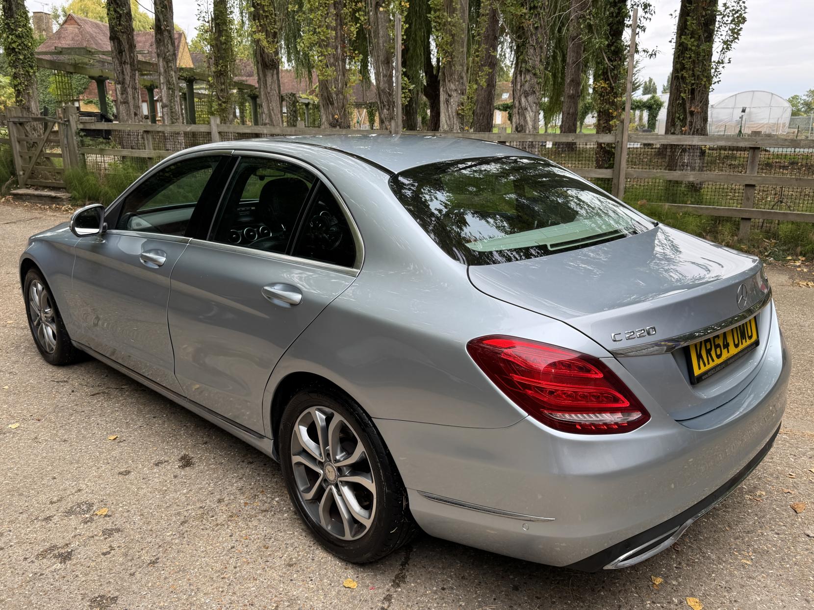 Mercedes-Benz C Class 2.1 C220 BlueTEC Sport Saloon 4dr Diesel G-Tronic+ Euro 6 (s/s) (170 ps)