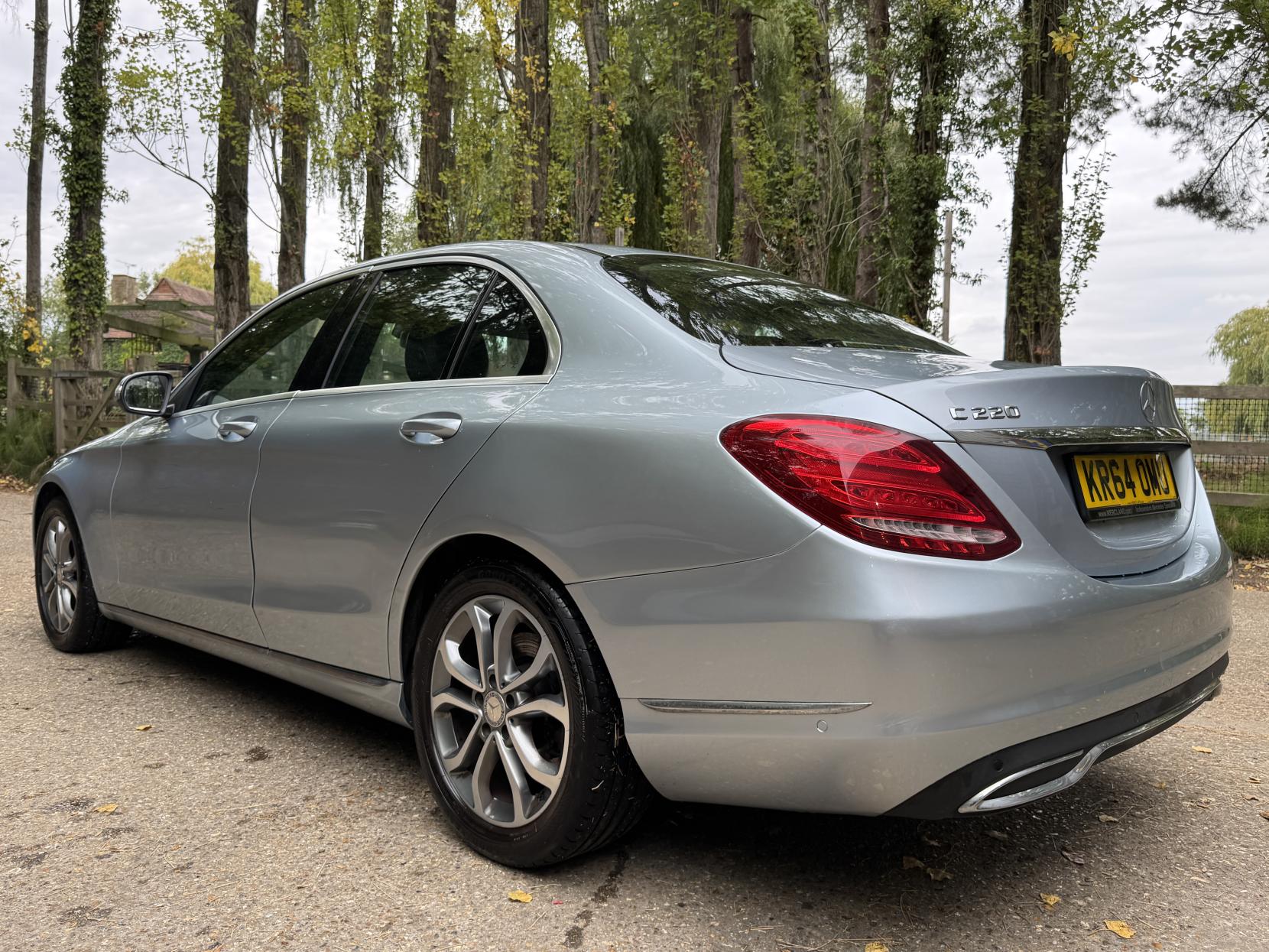 Mercedes-Benz C Class 2.1 C220 BlueTEC Sport Saloon 4dr Diesel G-Tronic+ Euro 6 (s/s) (170 ps)