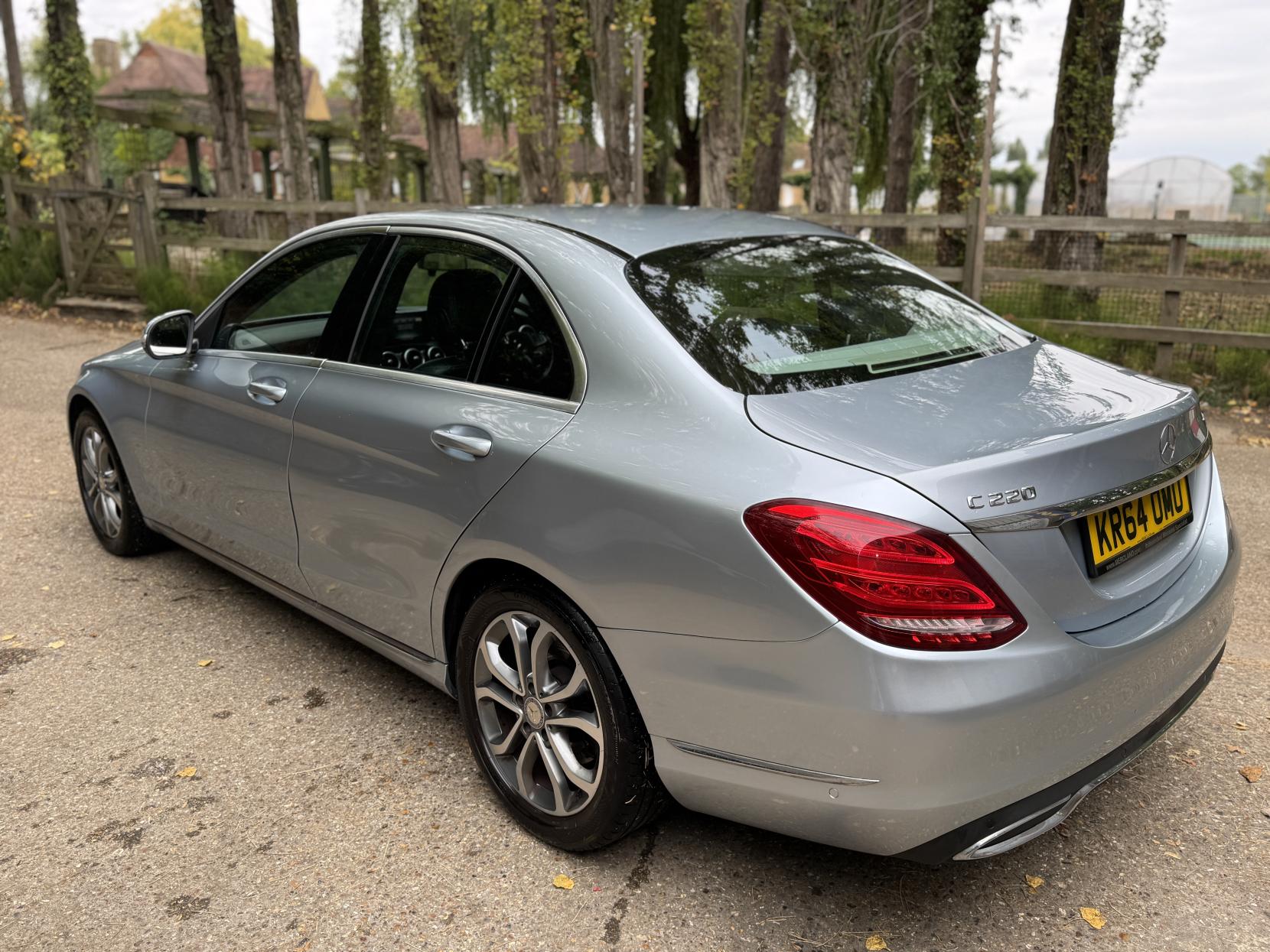 Mercedes-Benz C Class 2.1 C220 BlueTEC Sport Saloon 4dr Diesel G-Tronic+ Euro 6 (s/s) (170 ps)