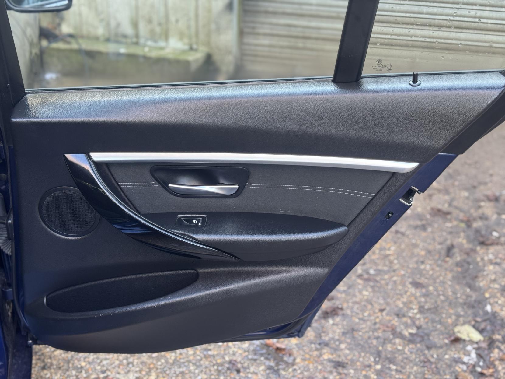 BMW 3 Series 2.0 320i Sport Saloon 4dr Petrol Manual Euro 6 (s/s) (184 ps)