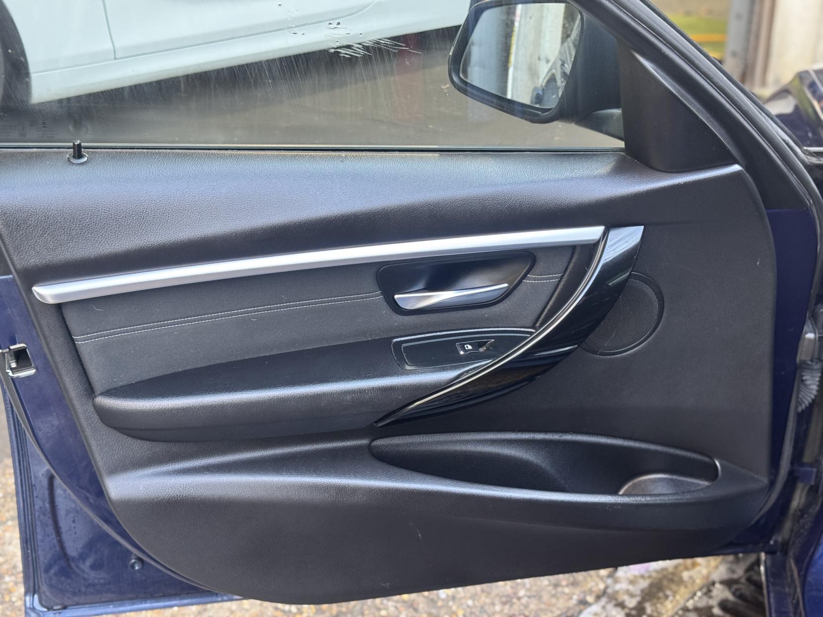 BMW 3 Series 2.0 320i Sport Saloon 4dr Petrol Manual Euro 6 (s/s) (184 ps)