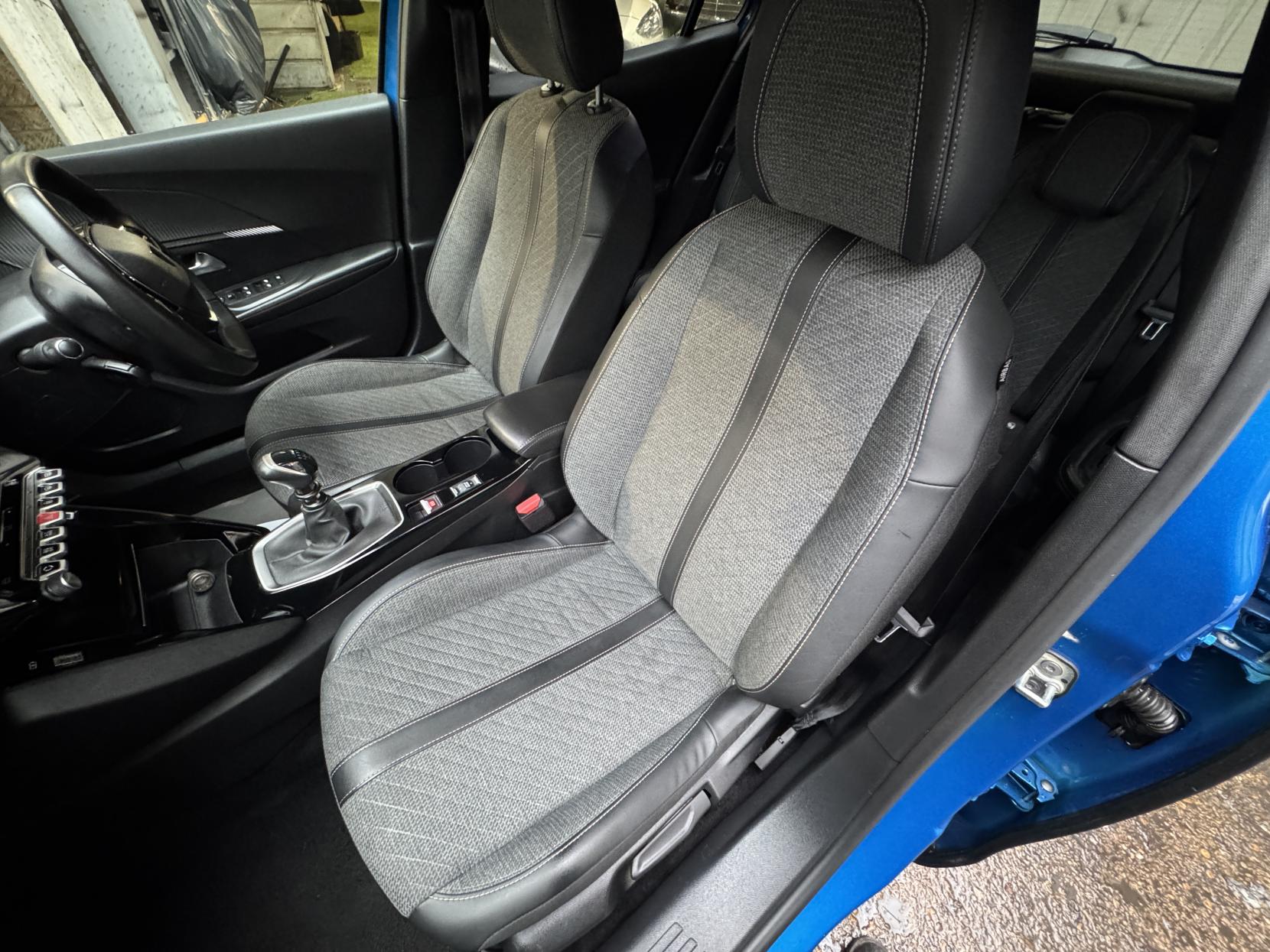 Peugeot 2008 1.2 PureTech Allure SUV 5dr Petrol Manual Euro 6 (s/s) (130 ps)