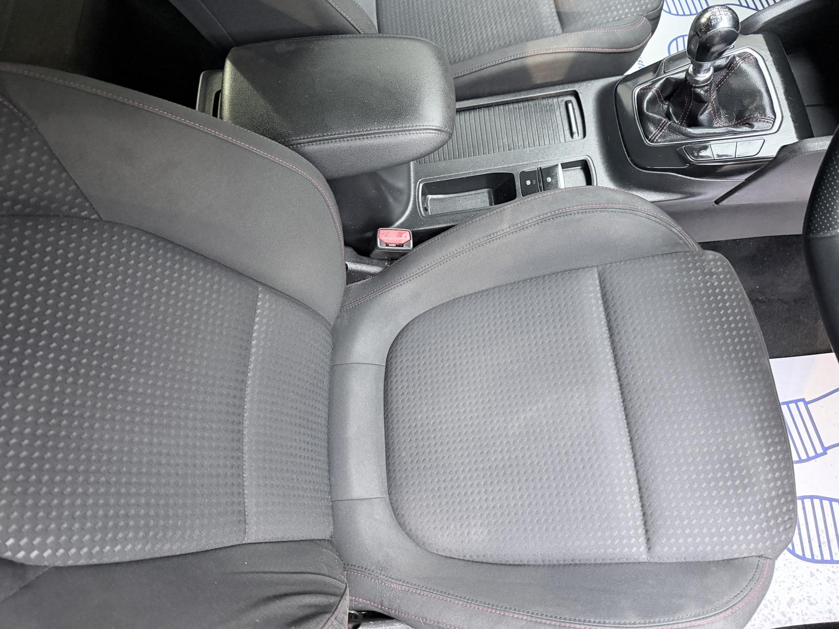 Ford Focus 1.0T EcoBoost ST-Line Hatchback 5dr Petrol Manual Euro 6 (s/s) (125 ps)