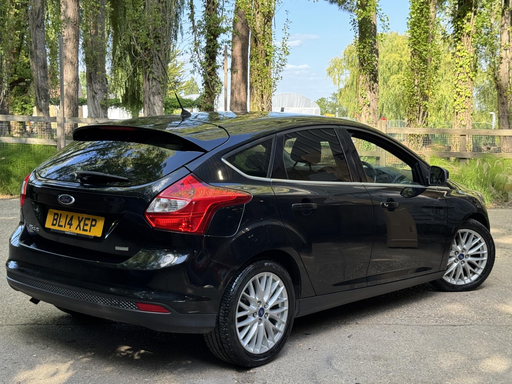 Ford Focus 1.0T EcoBoost Zetec Hatchback 5dr Petrol Manual Euro 5 (s/s) (100 ps)