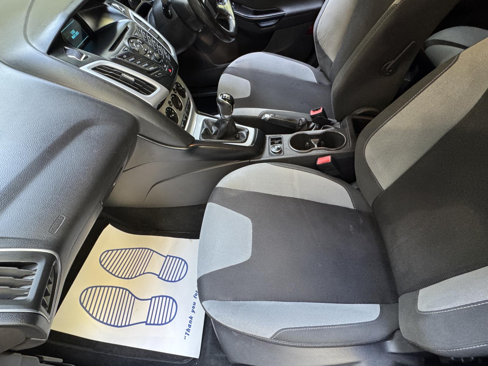 Ford Focus 1.0T EcoBoost Zetec Hatchback 5dr Petrol Manual Euro 5 (s/s) (100 ps)