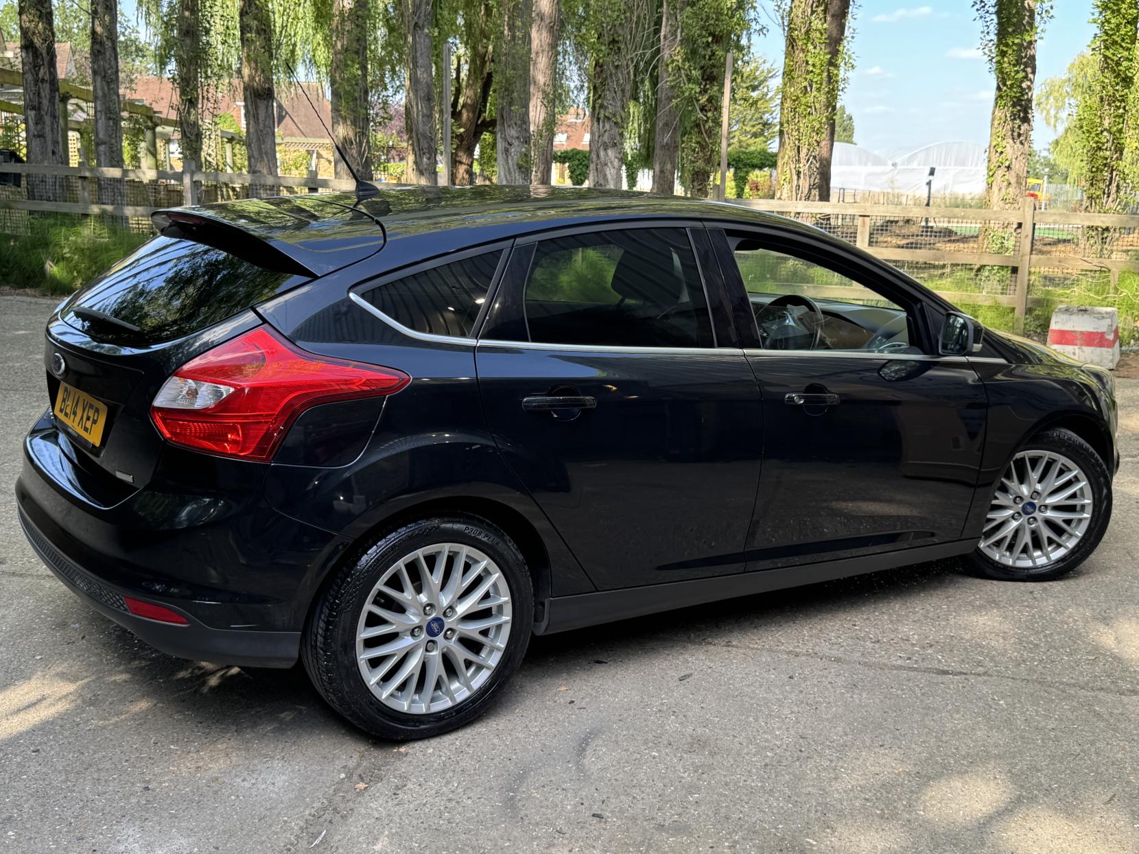 Ford Focus 1.0T EcoBoost Zetec Hatchback 5dr Petrol Manual Euro 5 (s/s) (100 ps)