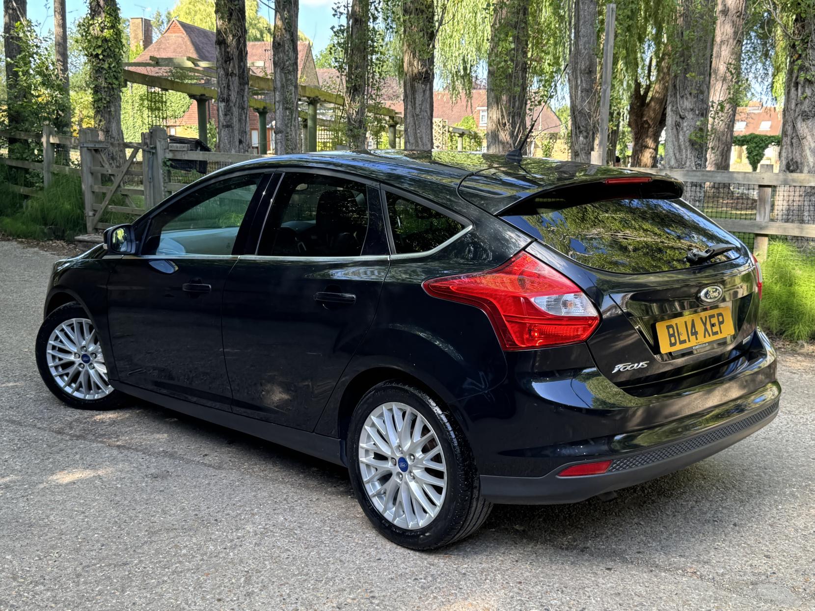 Ford Focus 1.0T EcoBoost Zetec Hatchback 5dr Petrol Manual Euro 5 (s/s) (100 ps)