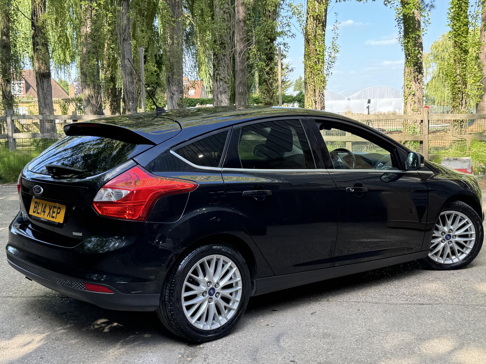Ford Focus 1.0T EcoBoost Zetec Hatchback 5dr Petrol Manual Euro 5 (s/s) (100 ps)