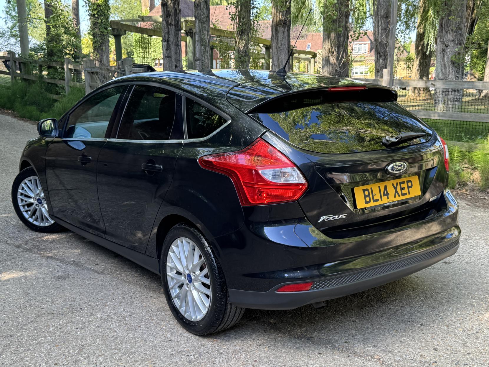 Ford Focus 1.0T EcoBoost Zetec Hatchback 5dr Petrol Manual Euro 5 (s/s) (100 ps)