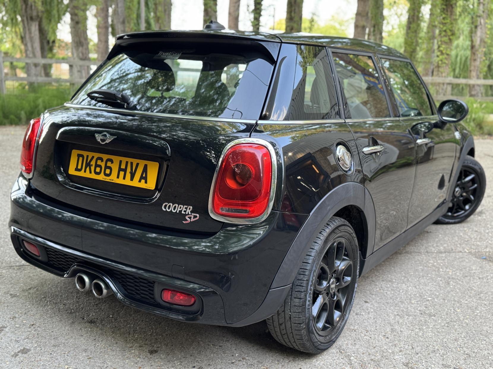 MINI Hatch 2.0 Cooper SD Hatchback 5dr Diesel Manual Euro 6 (s/s) (170 ps)