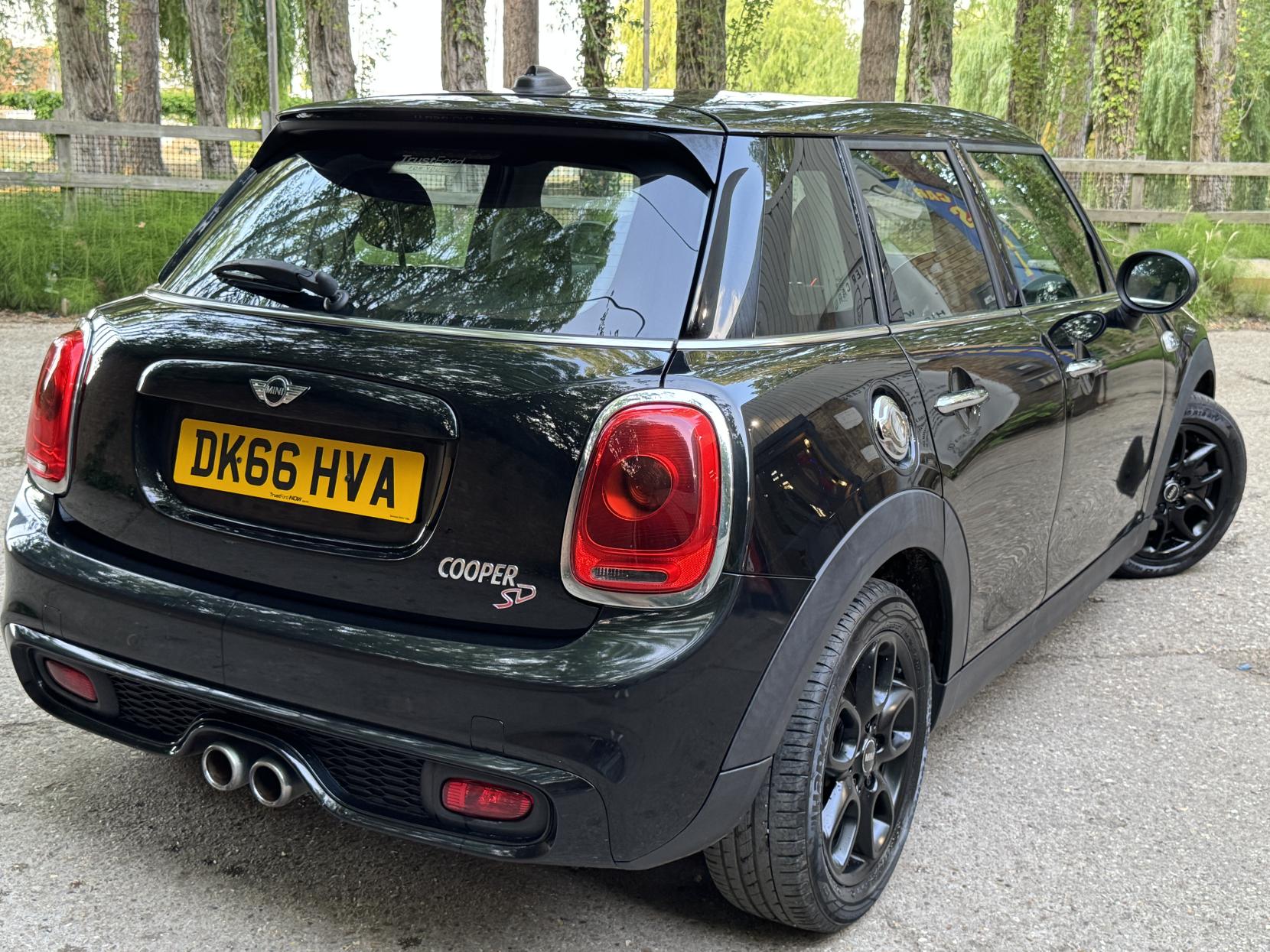 MINI Hatch 2.0 Cooper SD Hatchback 5dr Diesel Manual Euro 6 (s/s) (170 ps)