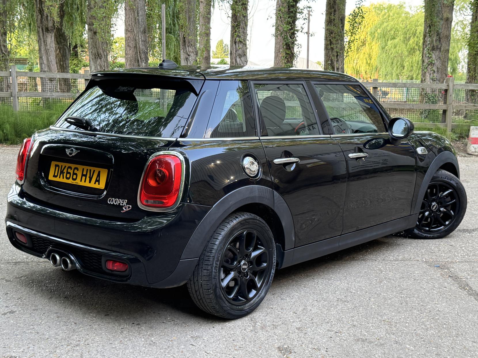 MINI Hatch 2.0 Cooper SD Hatchback 5dr Diesel Manual Euro 6 (s/s) (170 ps)