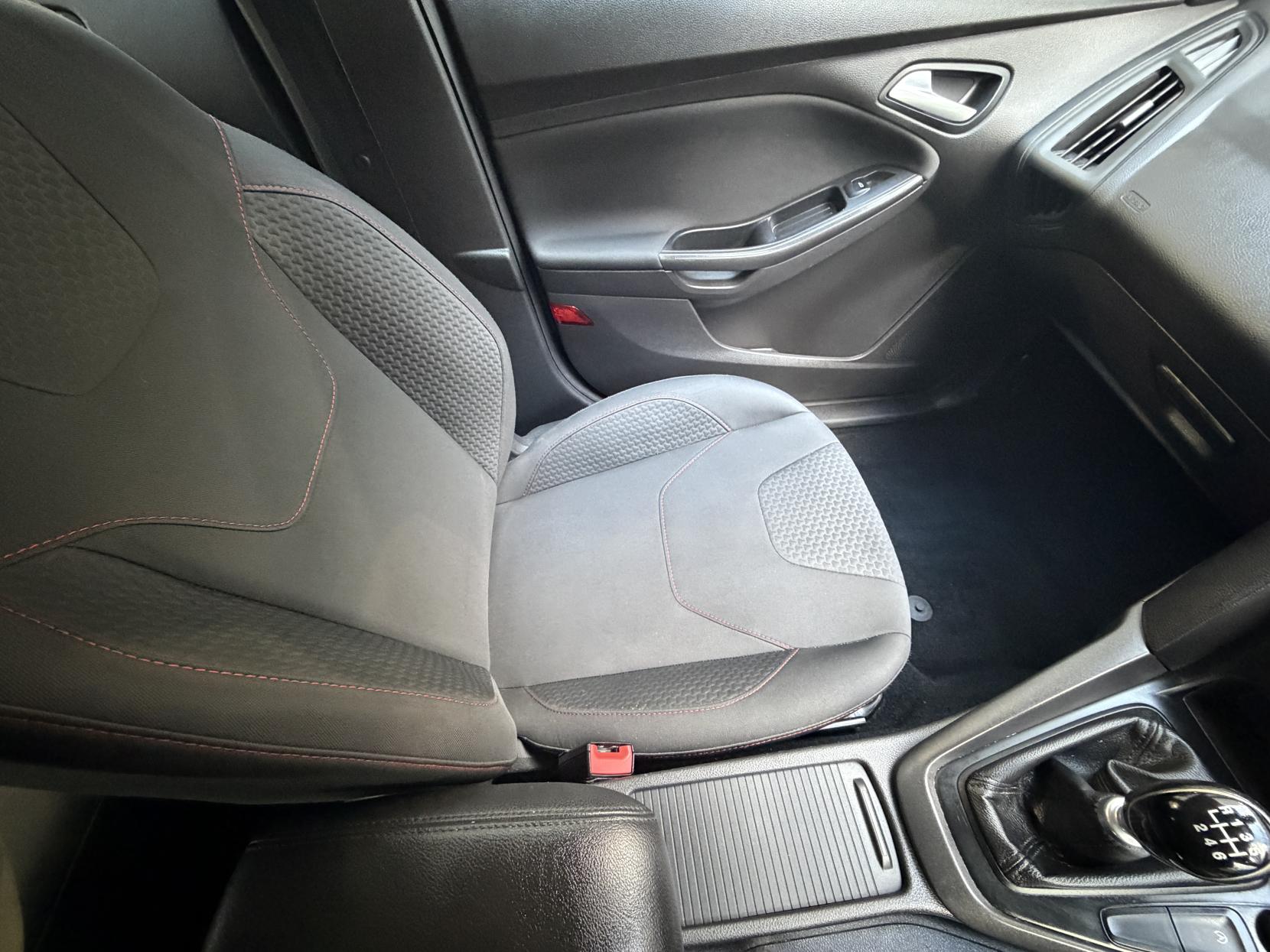 Ford Focus 1.0T EcoBoost Zetec S Hatchback 5dr Petrol Manual Euro 6 (s/s) (125 ps)