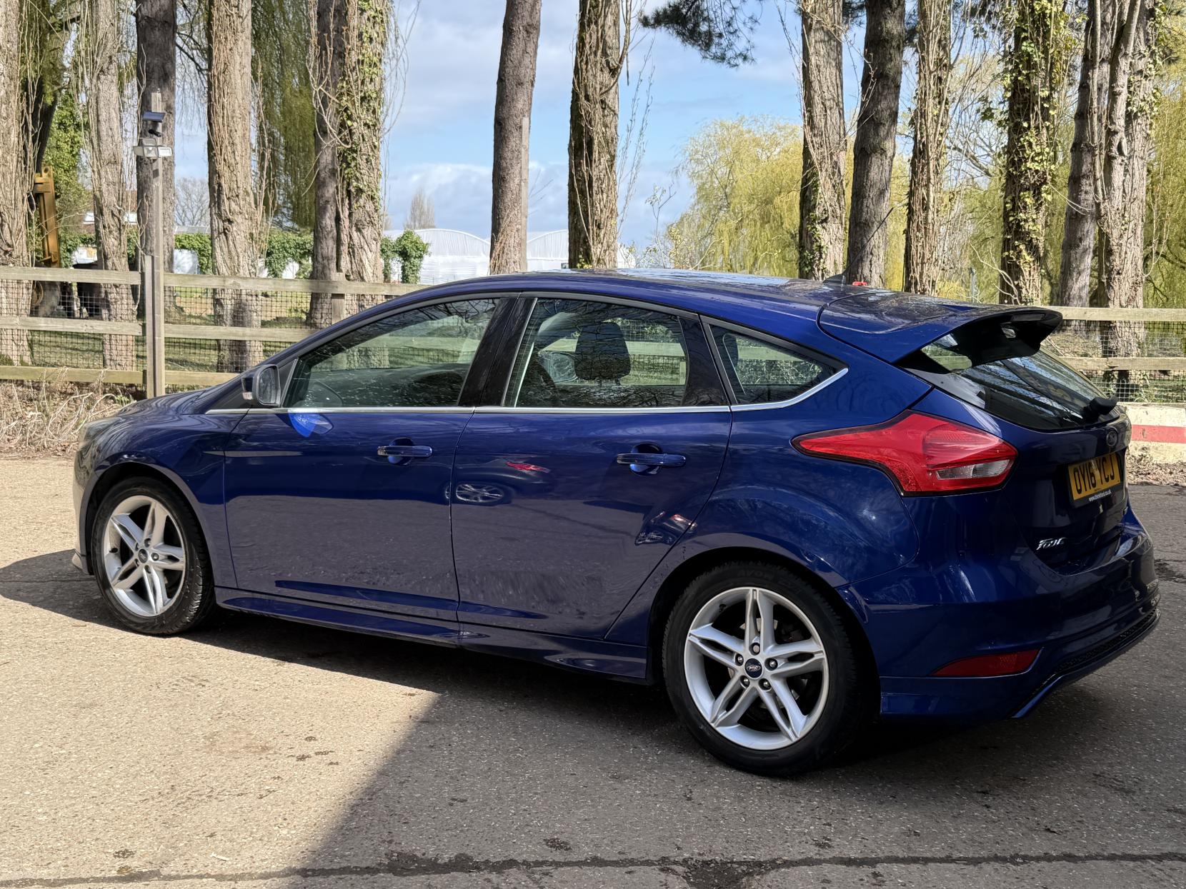 Ford Focus 1.0T EcoBoost Zetec S Hatchback 5dr Petrol Manual Euro 6 (s/s) (125 ps)