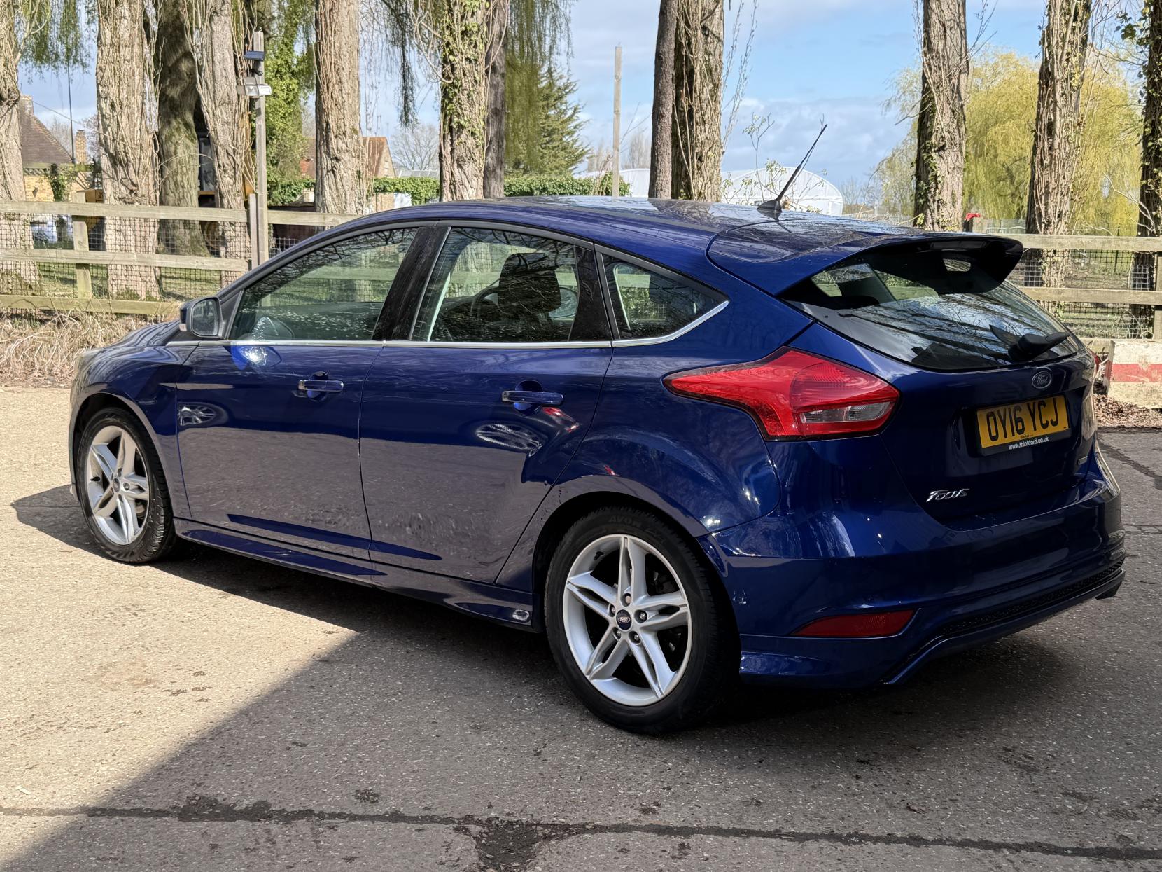 Ford Focus 1.0T EcoBoost Zetec S Hatchback 5dr Petrol Manual Euro 6 (s/s) (125 ps)