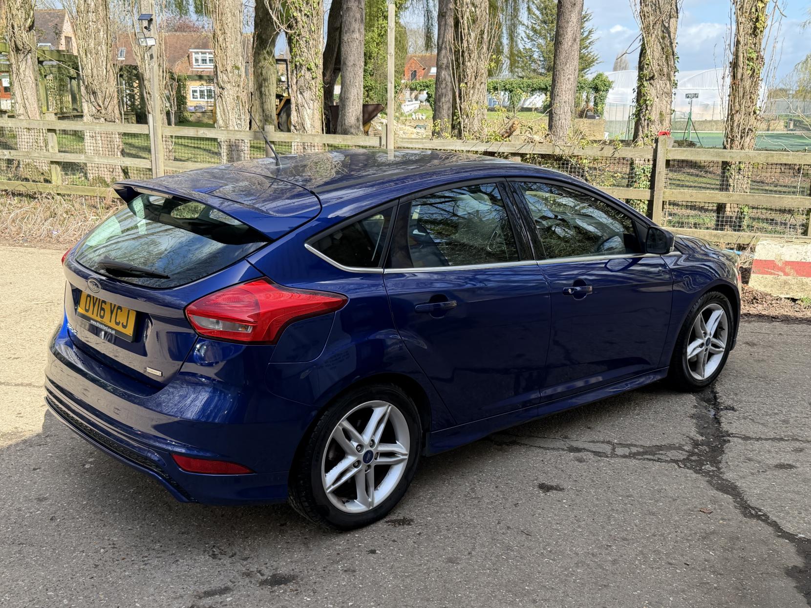 Ford Focus 1.0T EcoBoost Zetec S Hatchback 5dr Petrol Manual Euro 6 (s/s) (125 ps)
