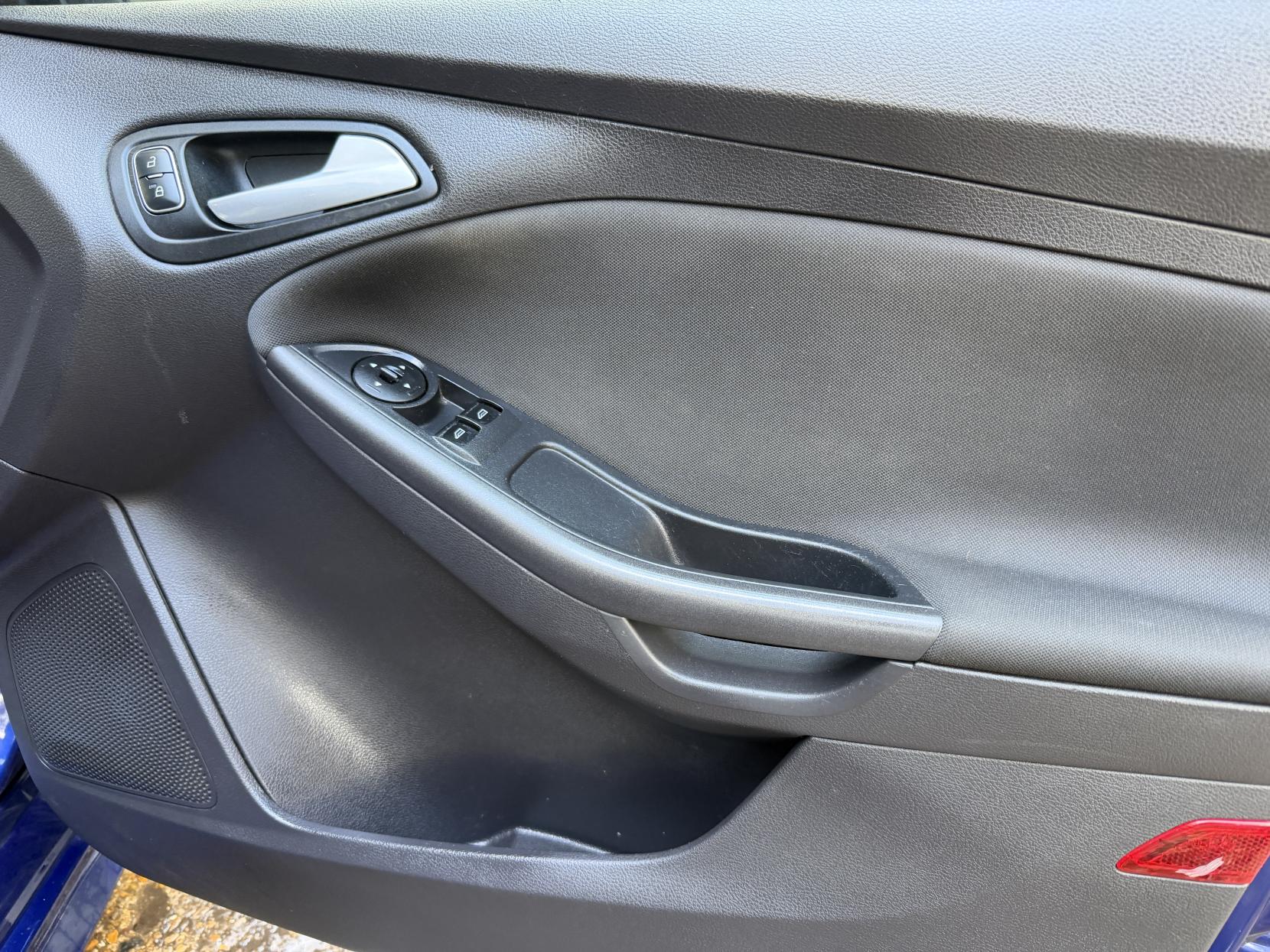 Ford Focus 1.0T EcoBoost Zetec S Hatchback 5dr Petrol Manual Euro 6 (s/s) (125 ps)