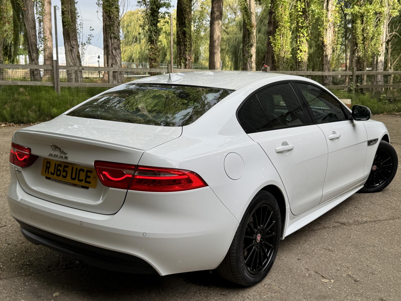 Jaguar XE 2.0d R-Sport Saloon 4dr Diesel Manual Euro 6 (s/s) (163 ps)