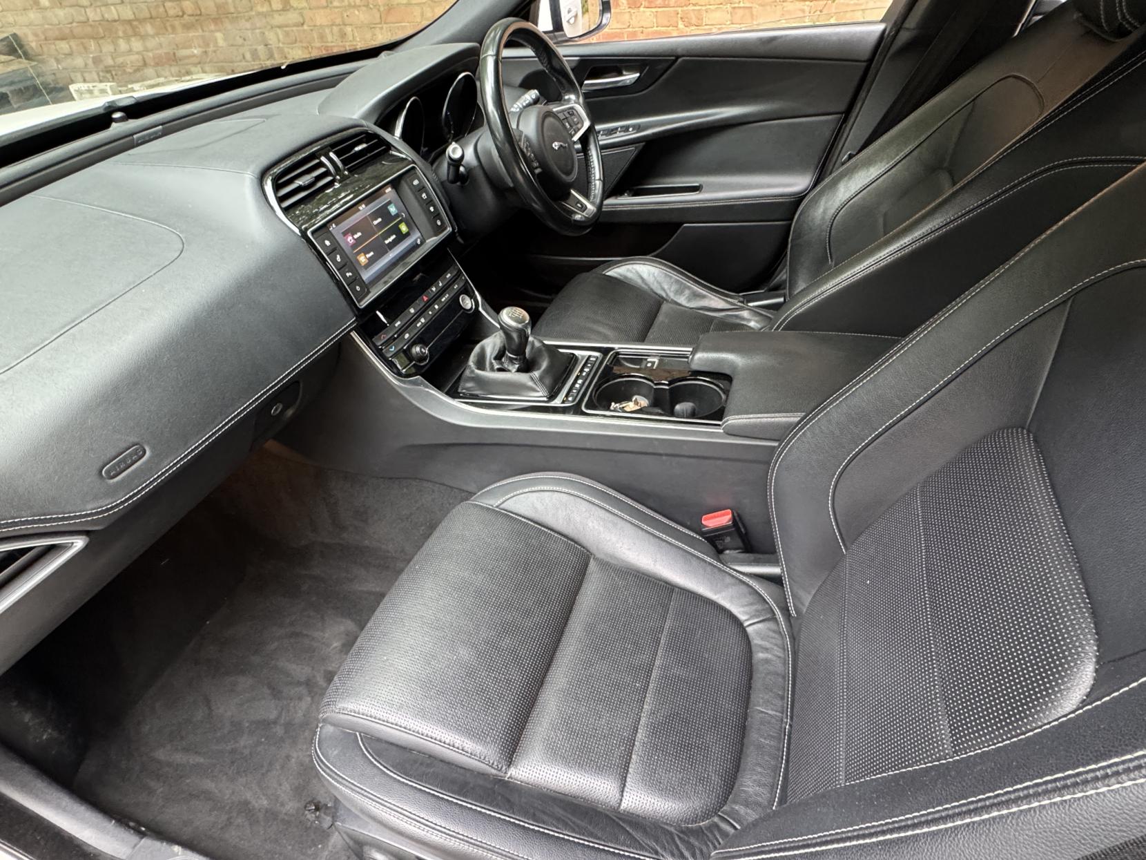 Jaguar XE 2.0d R-Sport Saloon 4dr Diesel Manual Euro 6 (s/s) (163 ps)