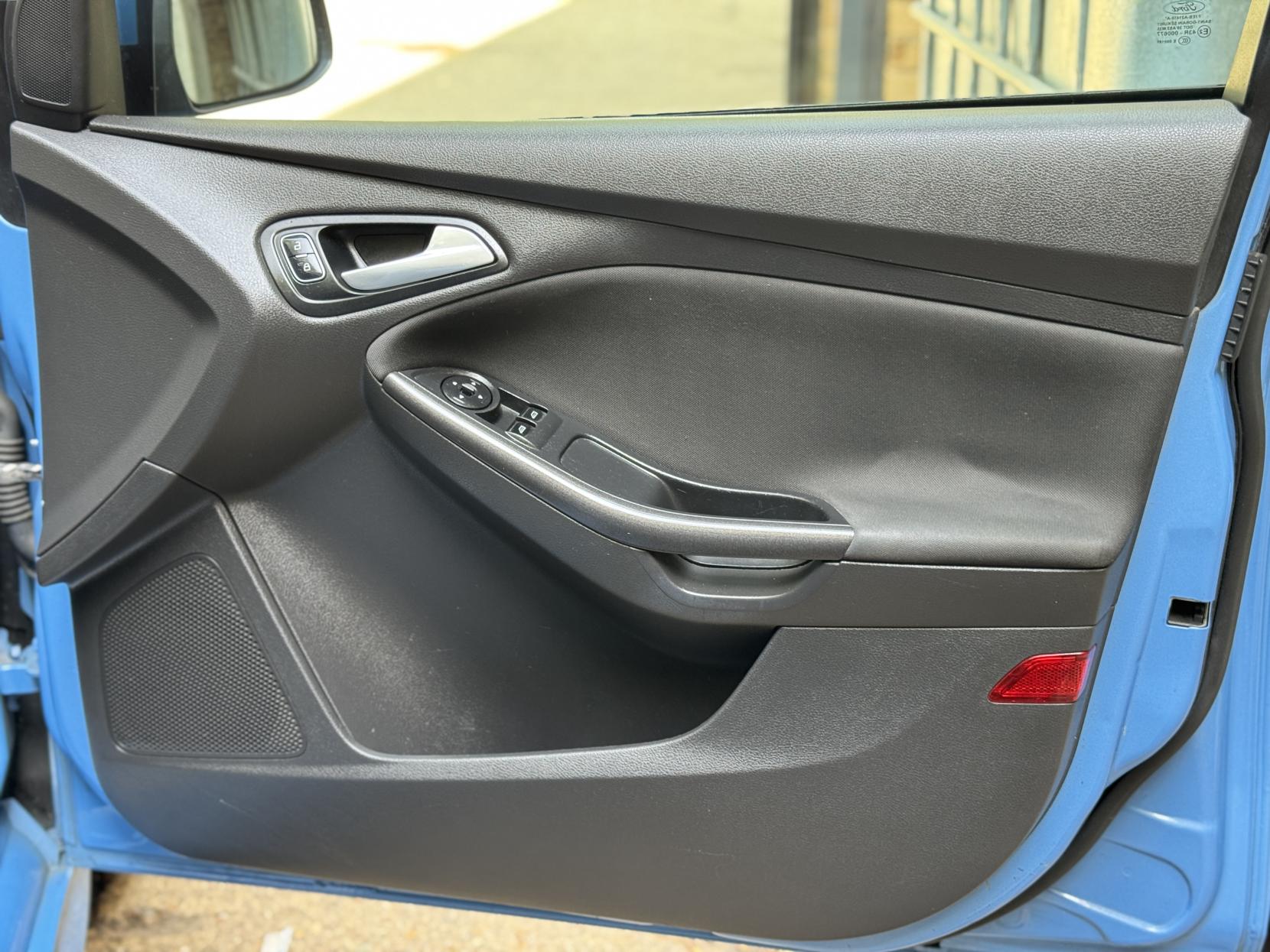 Ford Focus 1.0T EcoBoost ST-Line Hatchback 5dr Petrol Manual Euro 6 (s/s) (125 ps)