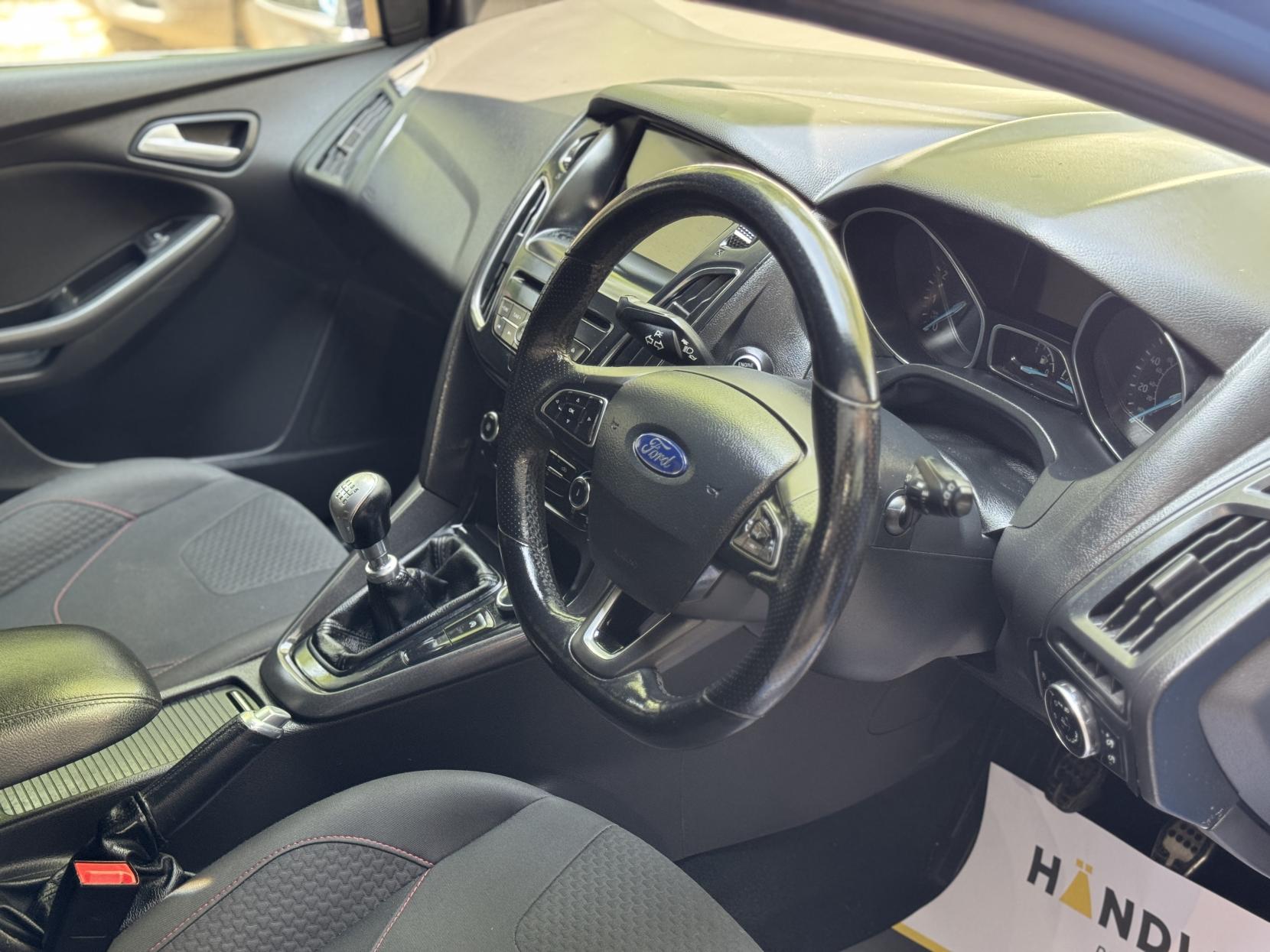 Ford Focus 1.0T EcoBoost ST-Line Hatchback 5dr Petrol Manual Euro 6 (s/s) (125 ps)