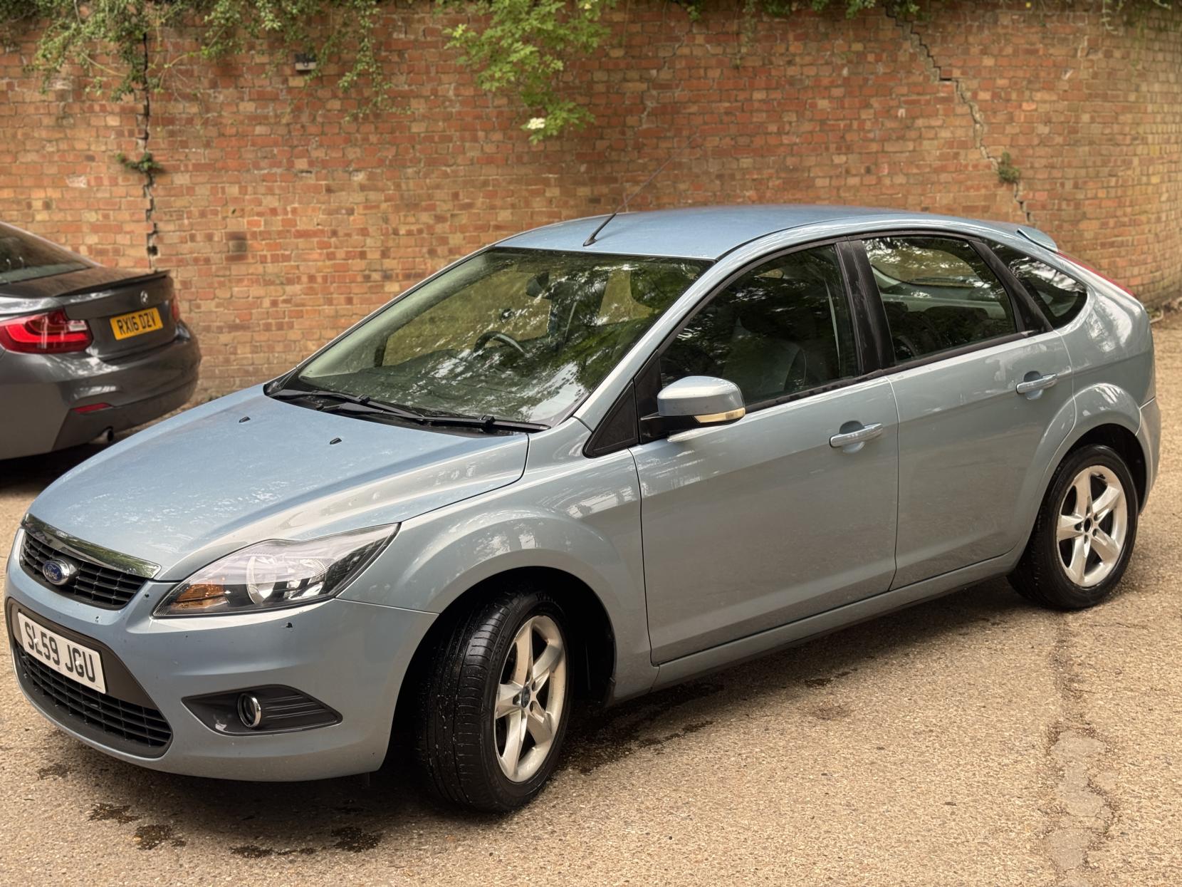 Ford Focus 1.6 Zetec Hatchback 5dr Petrol Manual (161 g/km, 99 bhp)