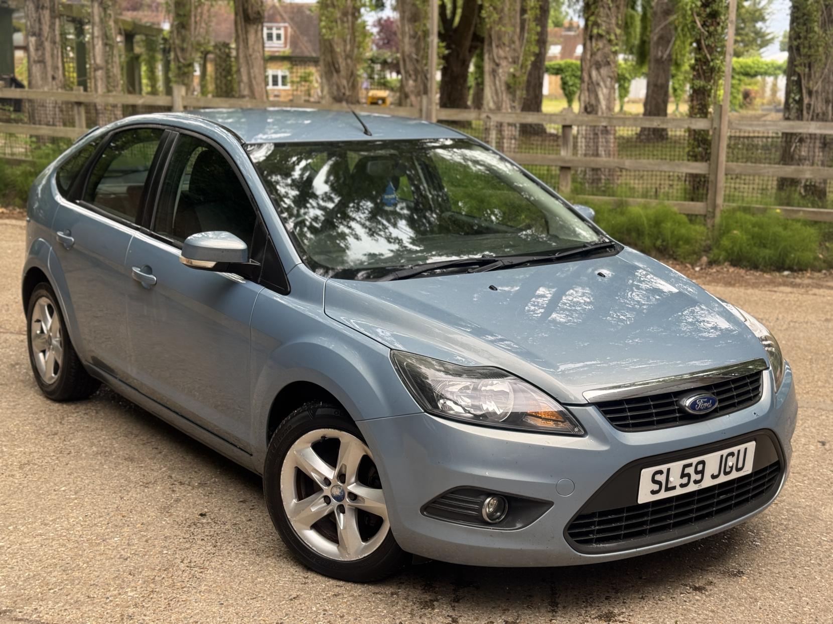 Ford Focus 1.6 Zetec Hatchback 5dr Petrol Manual (161 g/km, 99 bhp)