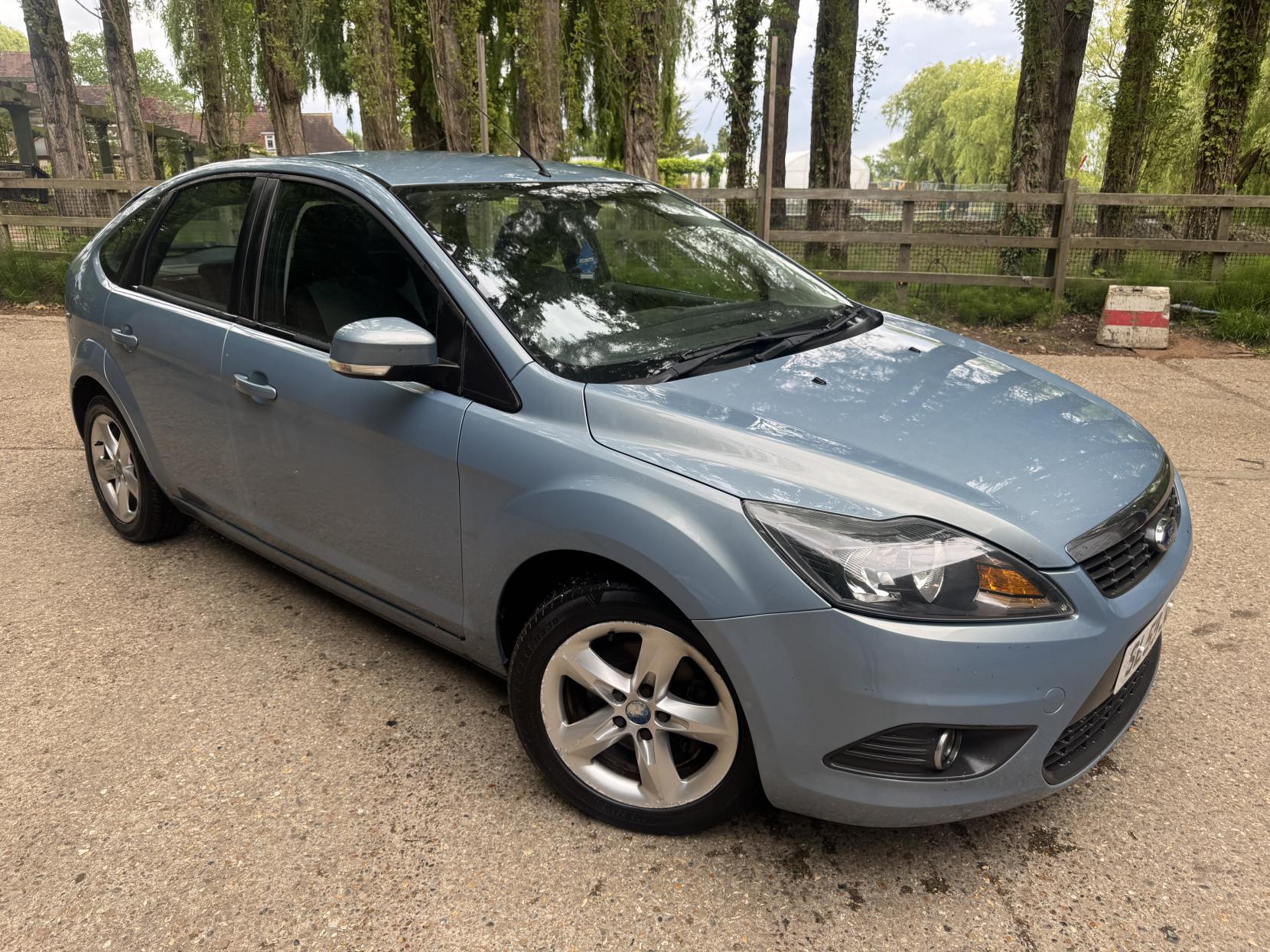 Ford Focus 1.6 Zetec Hatchback 5dr Petrol Manual (161 g/km, 99 bhp)