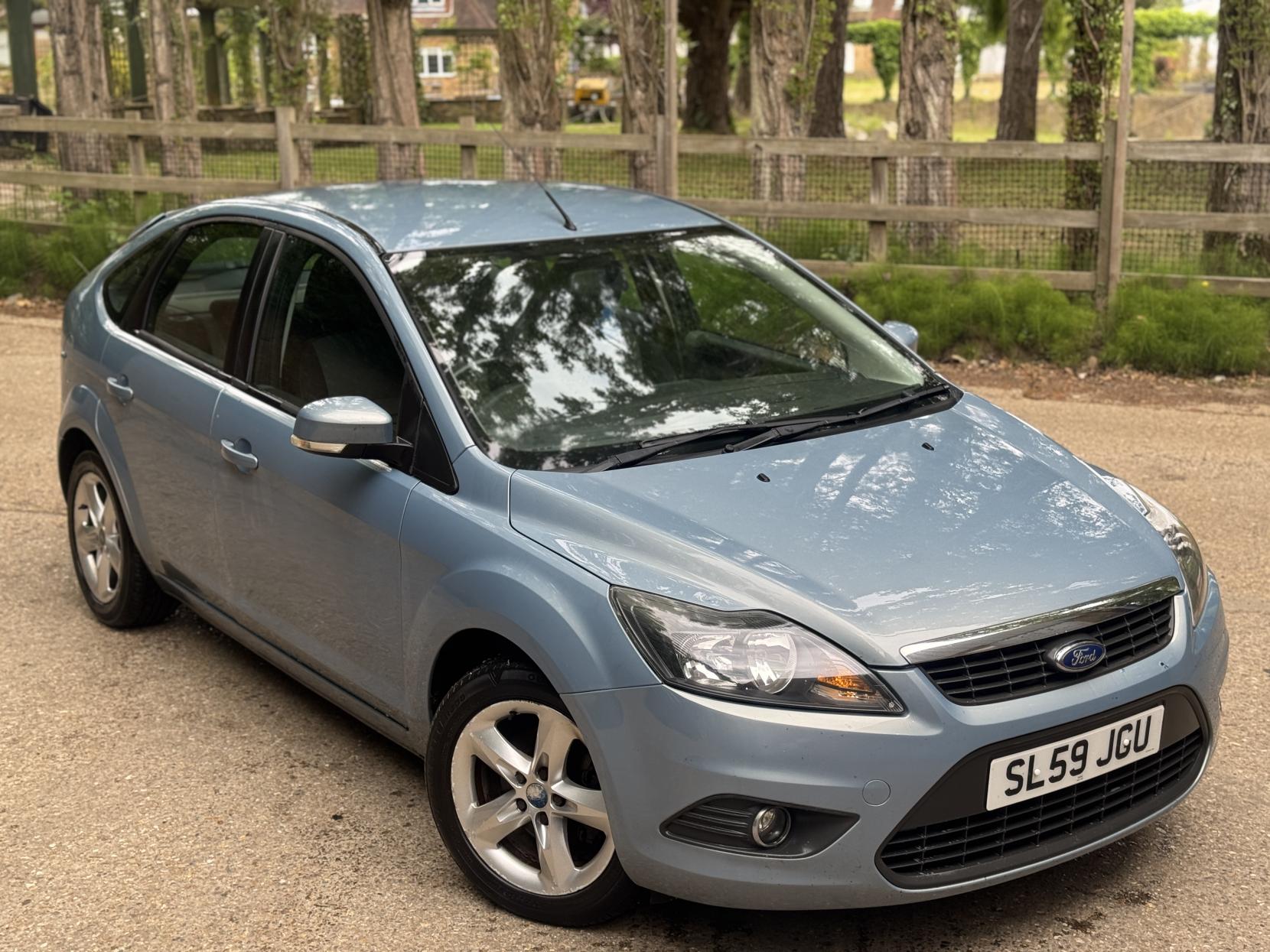 Ford Focus 1.6 Zetec Hatchback 5dr Petrol Manual (161 g/km, 99 bhp)