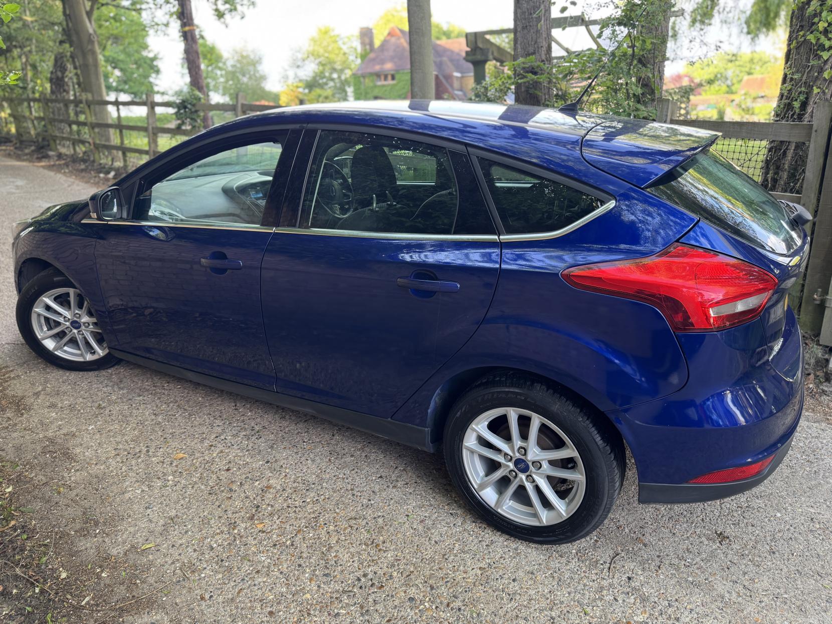 Ford Focus 1.0T EcoBoost Zetec Hatchback 5dr Petrol Manual Euro 6 (s/s) (125 ps)