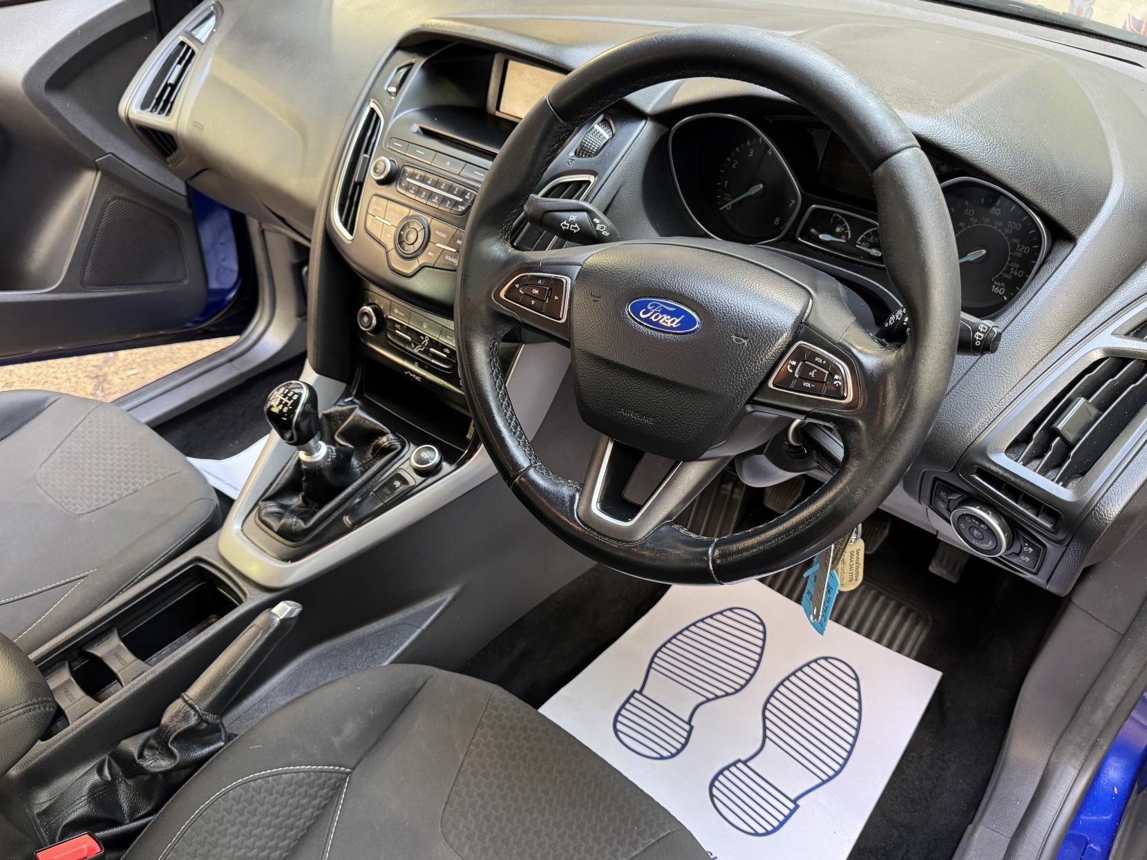 Ford Focus 1.0T EcoBoost Zetec Hatchback 5dr Petrol Manual Euro 6 (s/s) (125 ps)