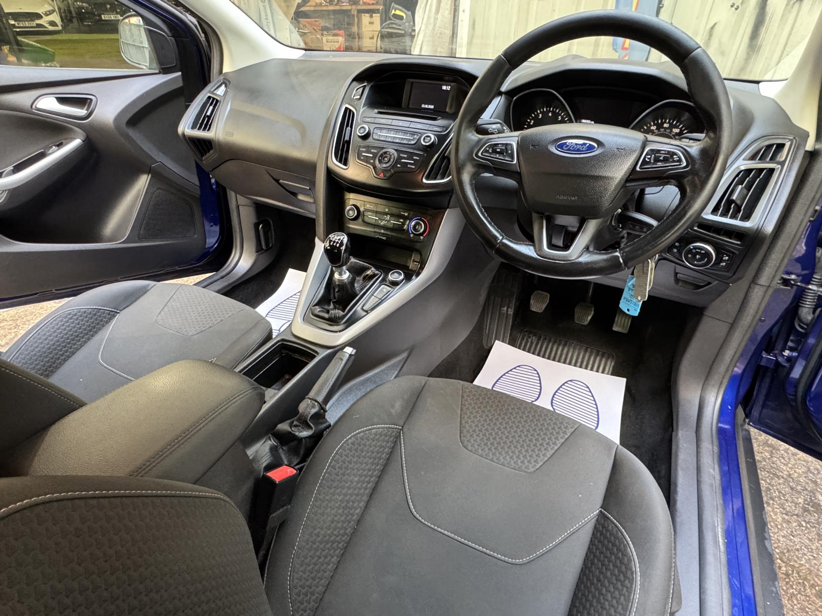 Ford Focus 1.0T EcoBoost Zetec Hatchback 5dr Petrol Manual Euro 6 (s/s) (125 ps)