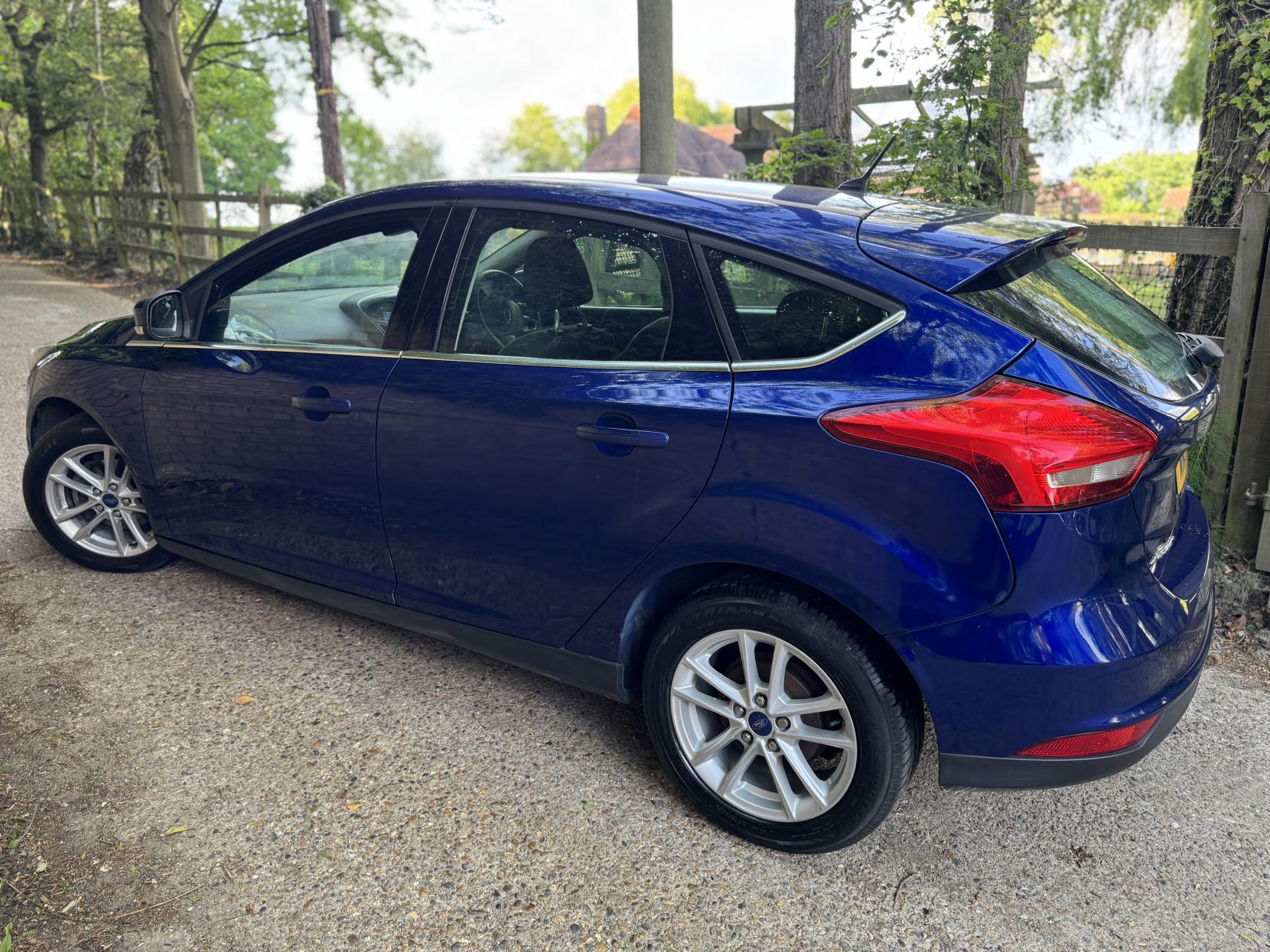 Ford Focus 1.0T EcoBoost Zetec Hatchback 5dr Petrol Manual Euro 6 (s/s) (125 ps)