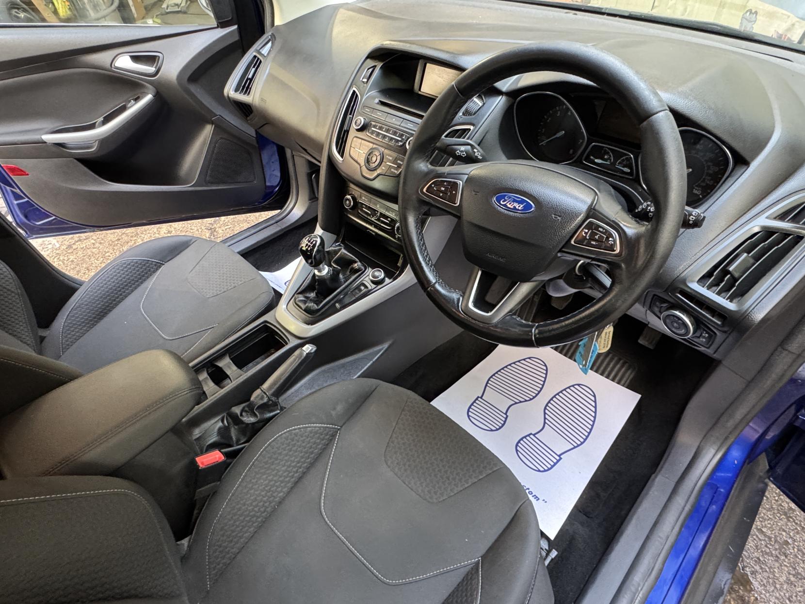 Ford Focus 1.0T EcoBoost Zetec Hatchback 5dr Petrol Manual Euro 6 (s/s) (125 ps)