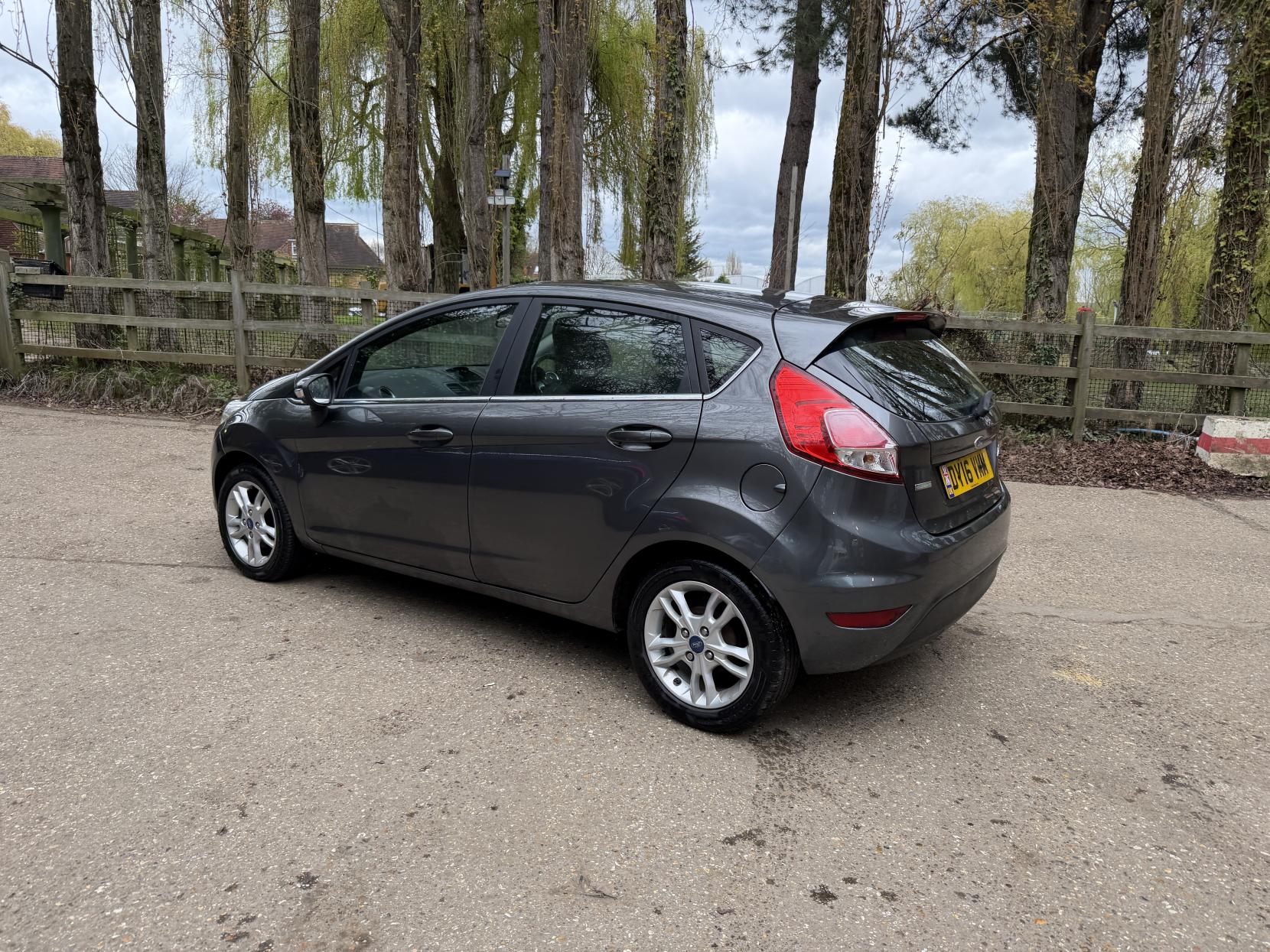 Ford Fiesta 1.0T EcoBoost Zetec Hatchback 5dr Petrol Manual Euro 6 (s/s) (100 ps)