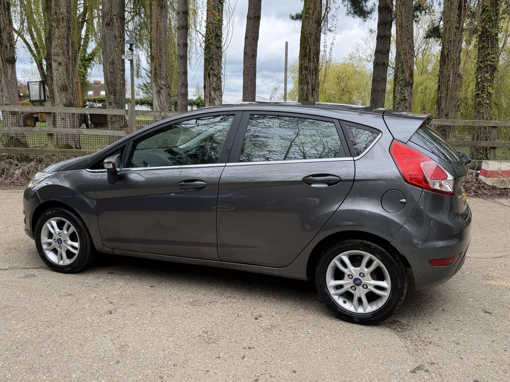 Ford Fiesta 1.0T EcoBoost Zetec Hatchback 5dr Petrol Manual Euro 6 (s/s) (100 ps)