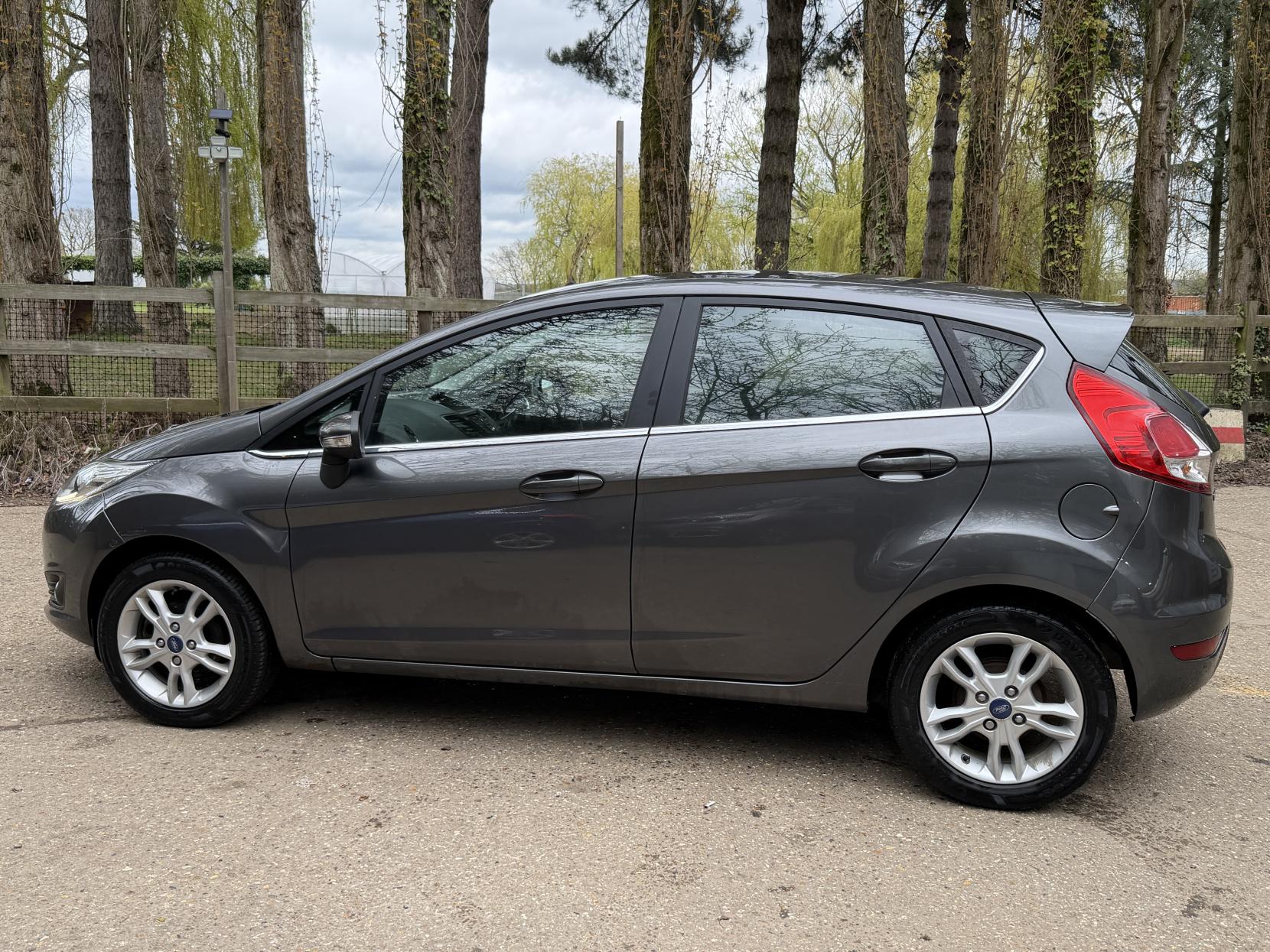 Ford Fiesta 1.0T EcoBoost Zetec Hatchback 5dr Petrol Manual Euro 6 (s/s) (100 ps)